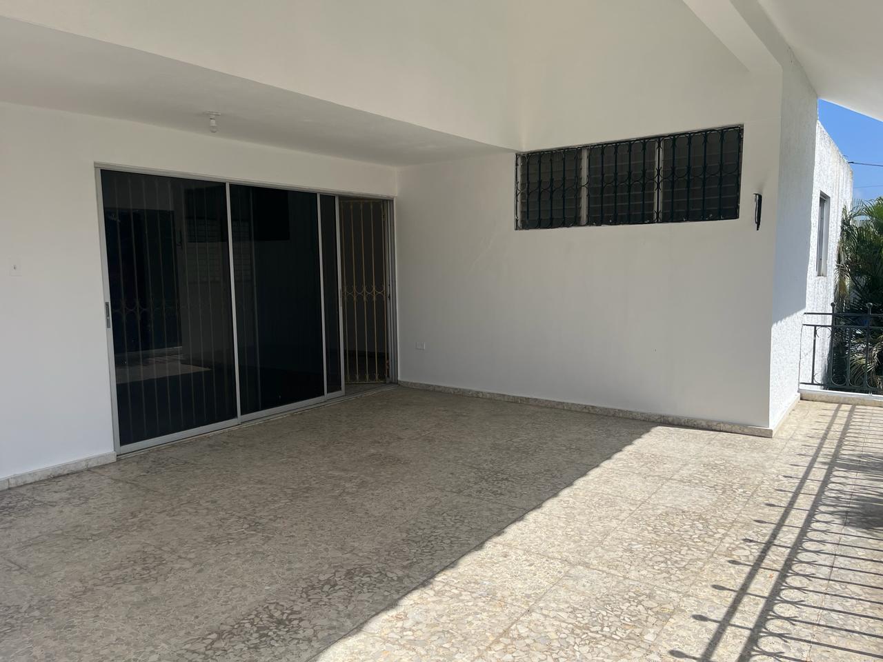 casas - EN VENTA AMPLIA CASA  EN LA CASTELLANA  Solar 499. 3