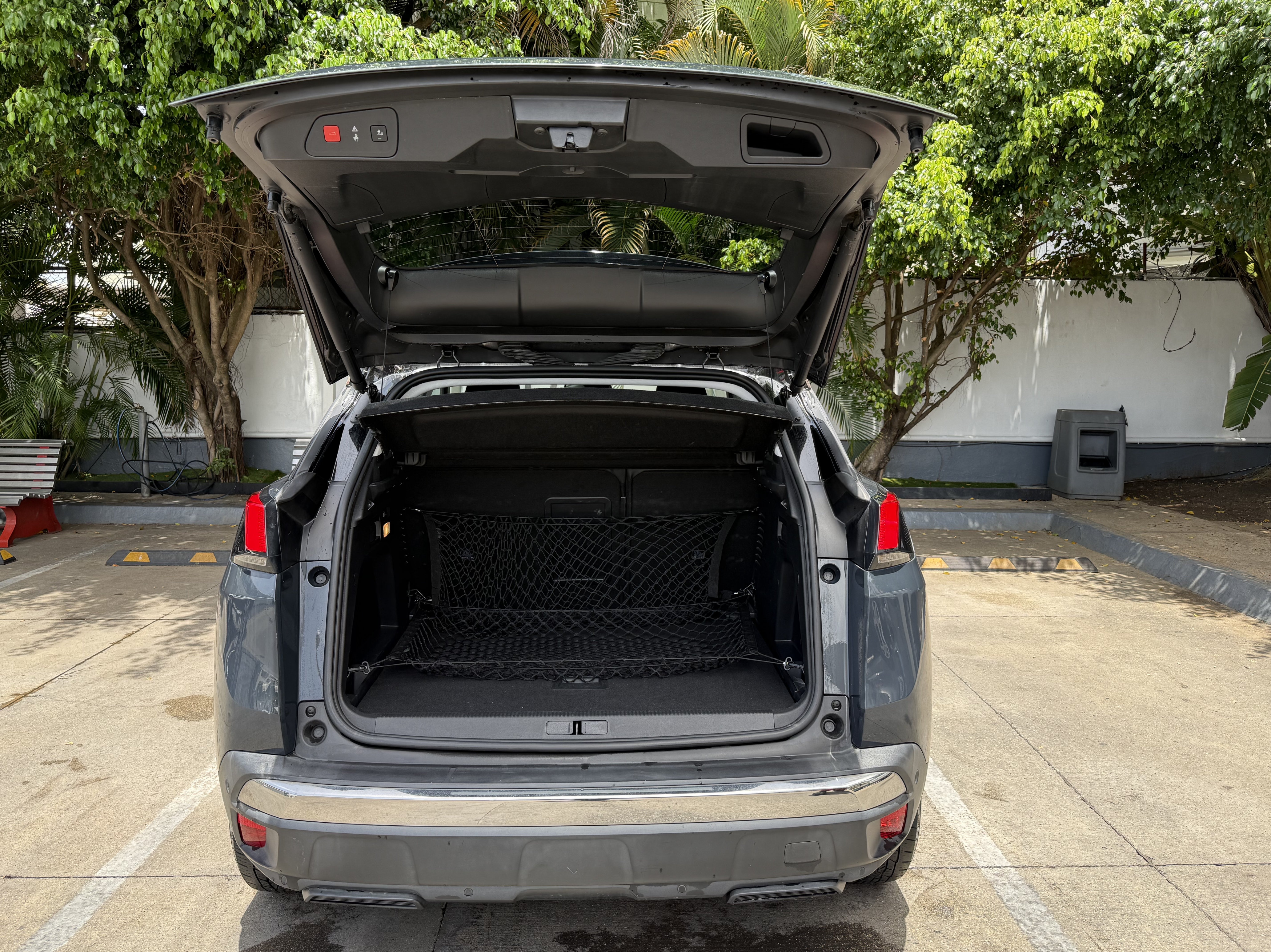 jeepetas y camionetas - Venta de Peugeot 3008 por motivo de viaje  5