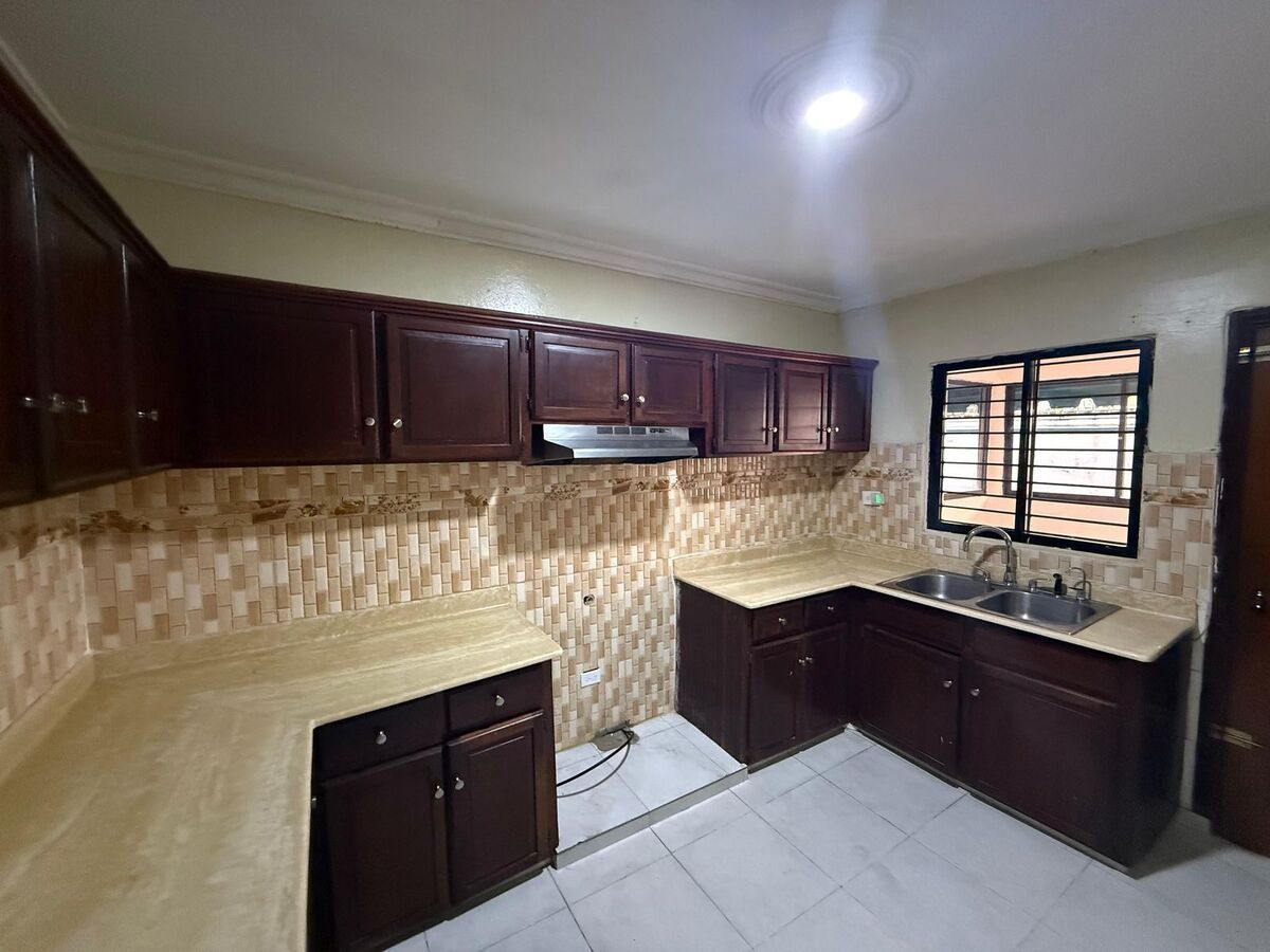 casas - Casa en Alquiler en Bella Vista santo domingo 5