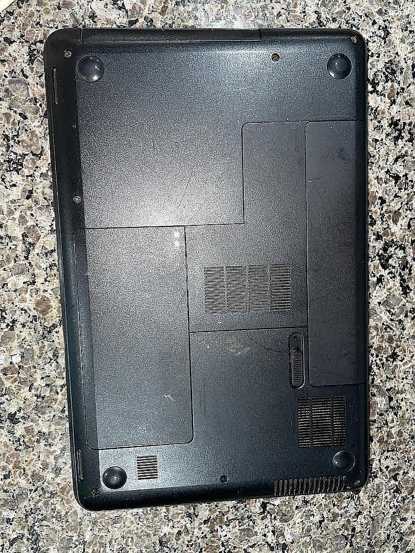 computadoras y laptops - Laptop HP vieja – Para piezas o reparación – RD$3500 negociable 7