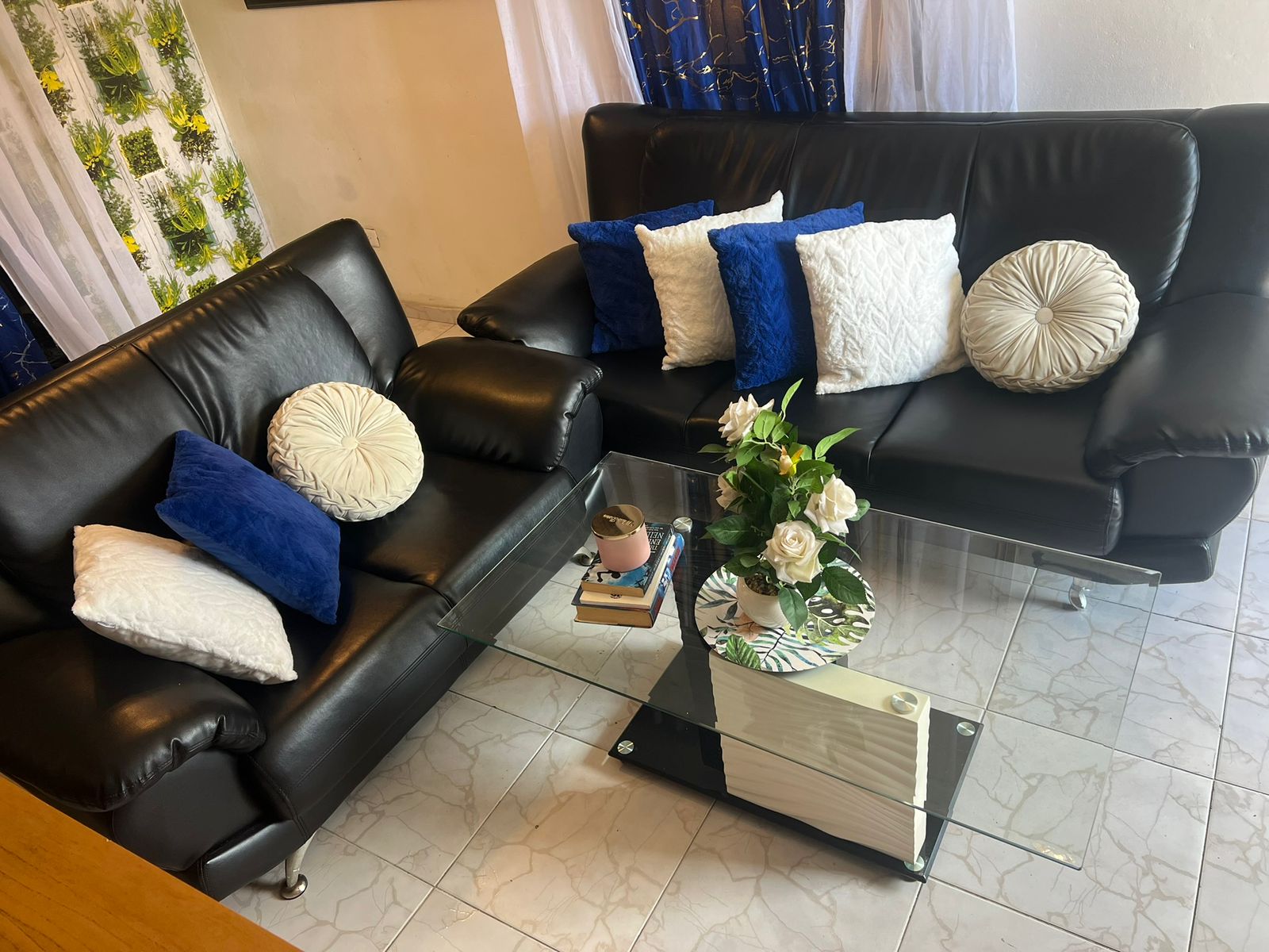 muebles y colchones - muebles negros y mesita  2
