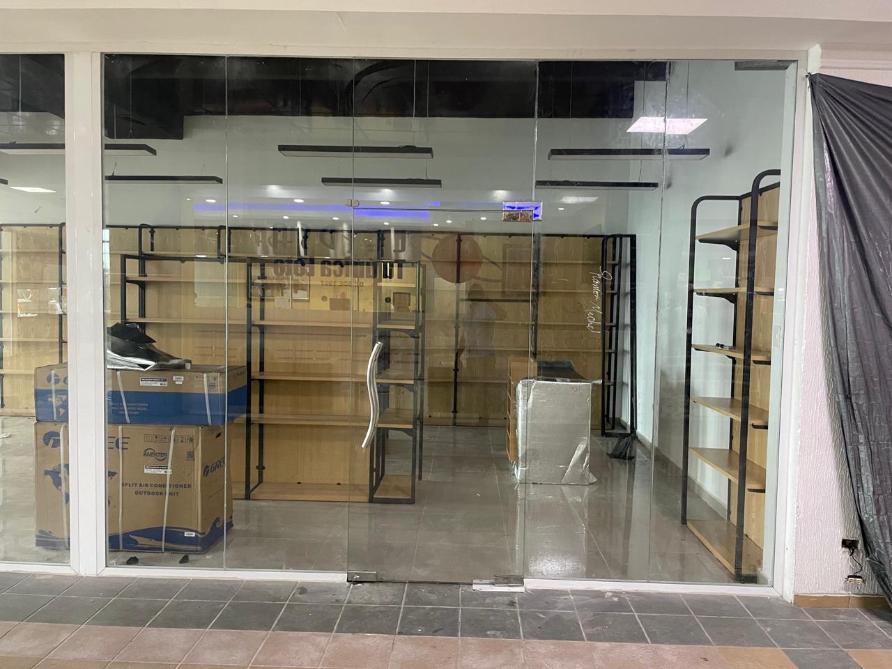 oficinas y locales comerciales - De oportunidad,  Local Comercial en la zona oriental 2