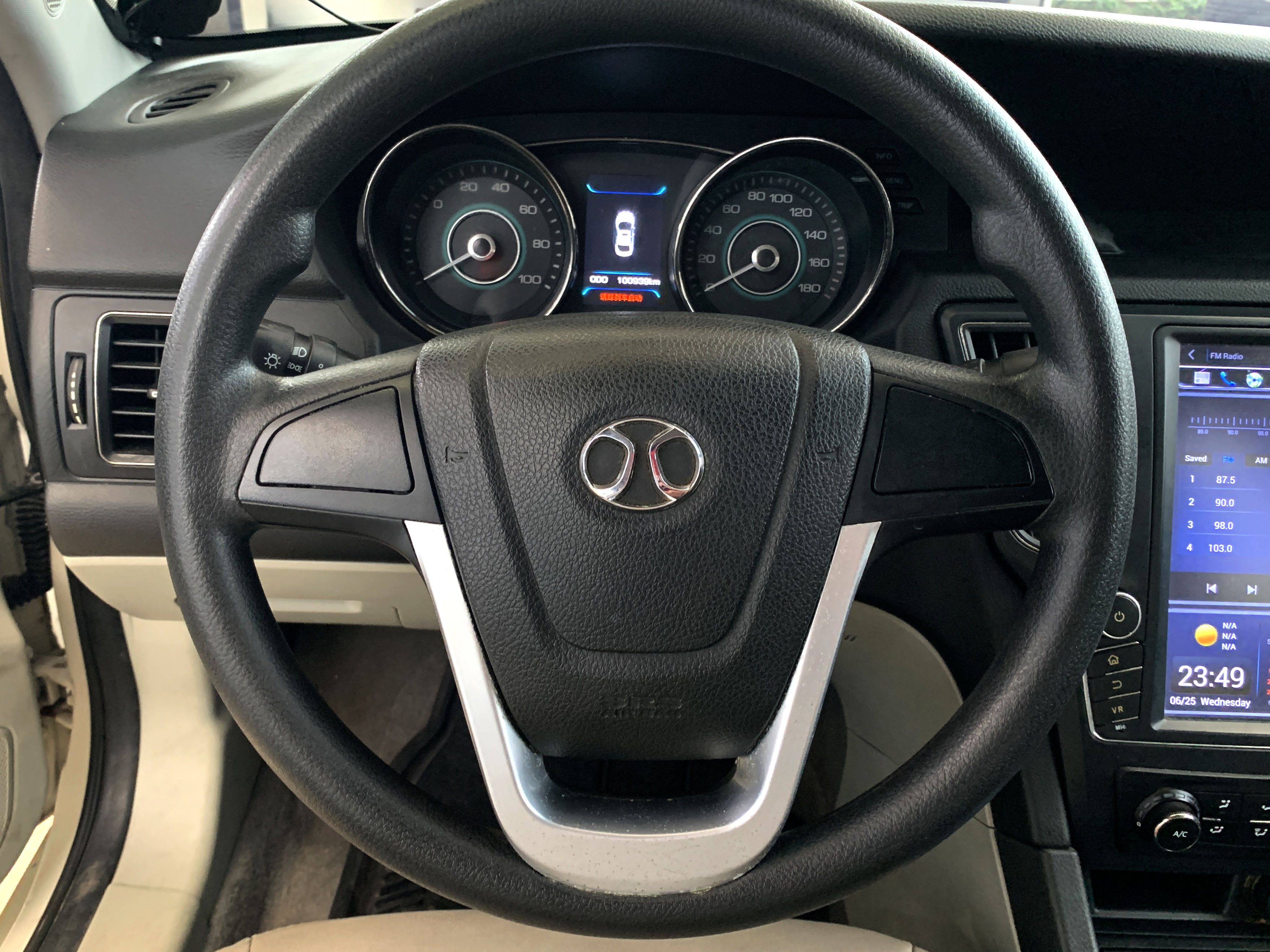 carros - Baic EU260 8