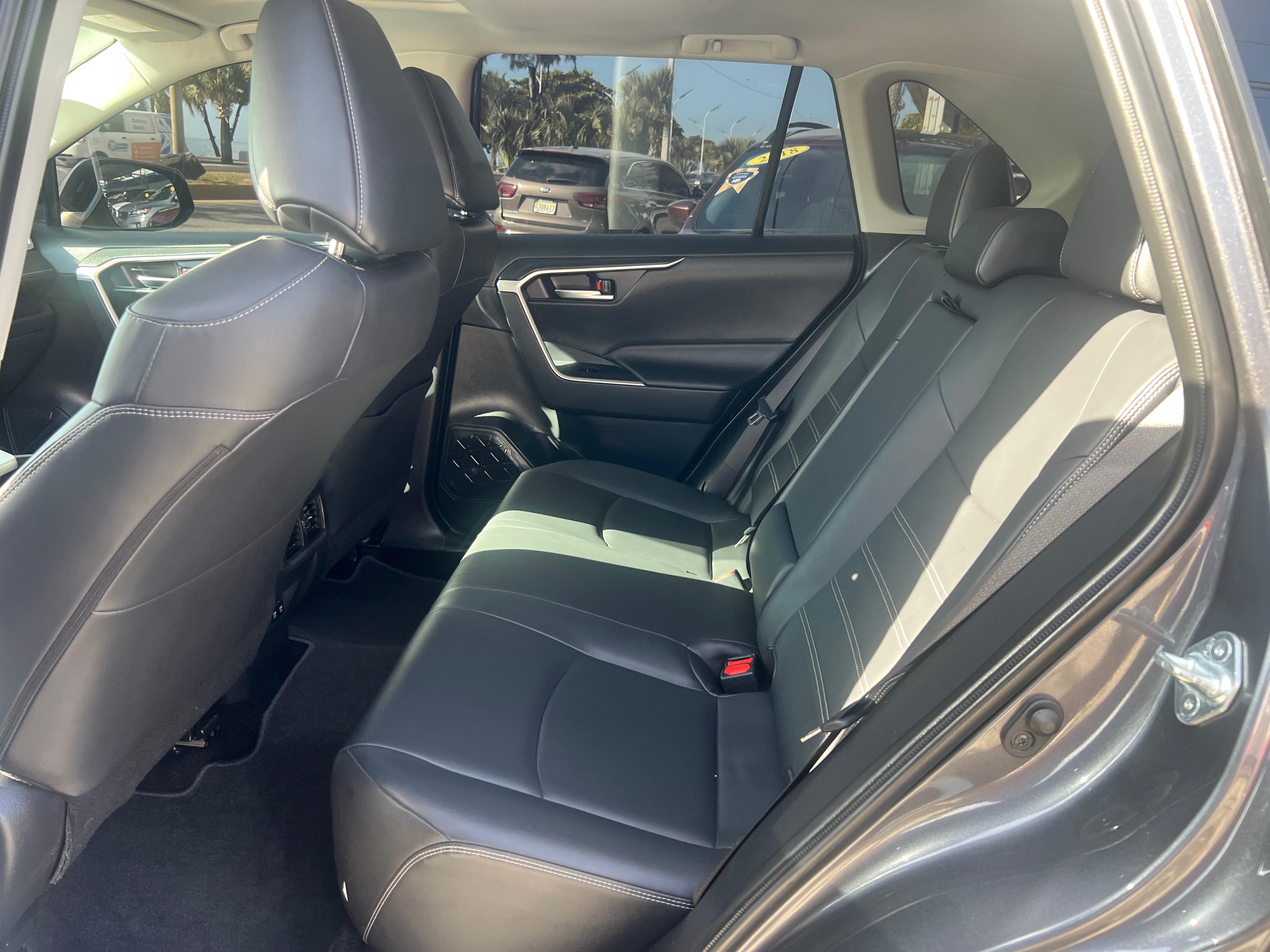 jeepetas y camionetas - Toyota RAV4 XLE Premium 2019 3