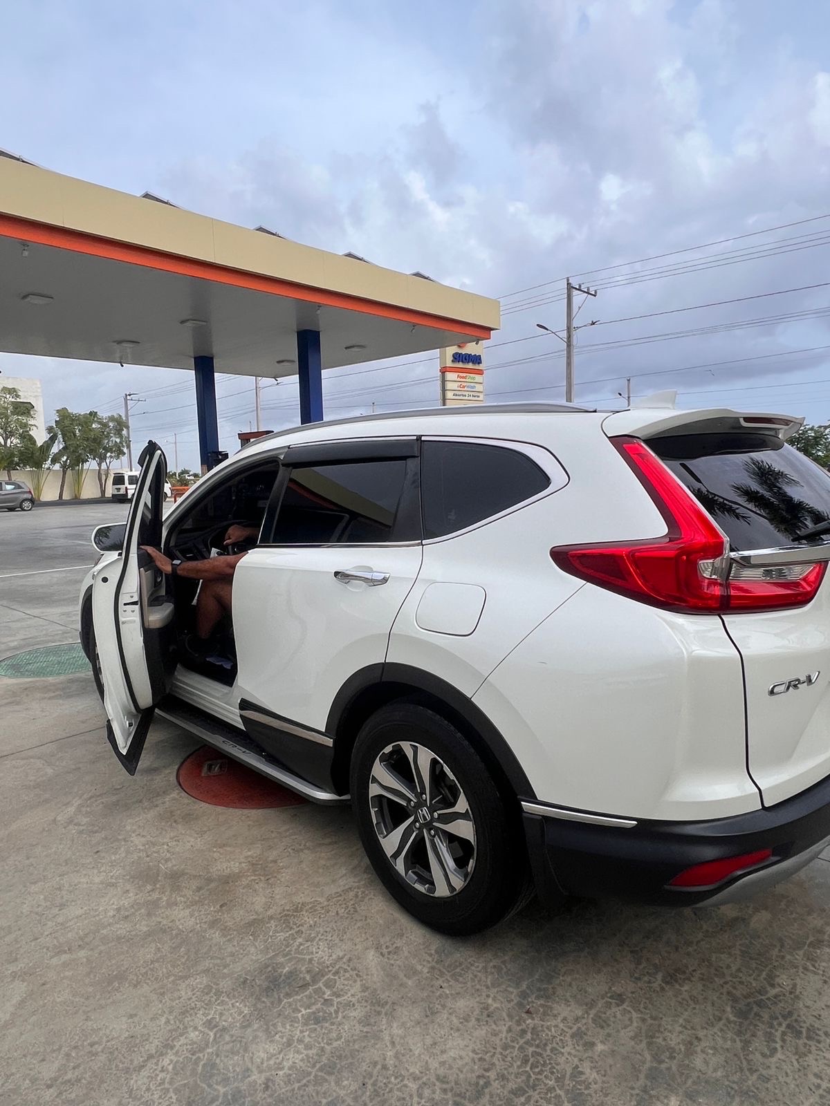 jeepetas y camionetas - Honda CRV blanca 2018 3
