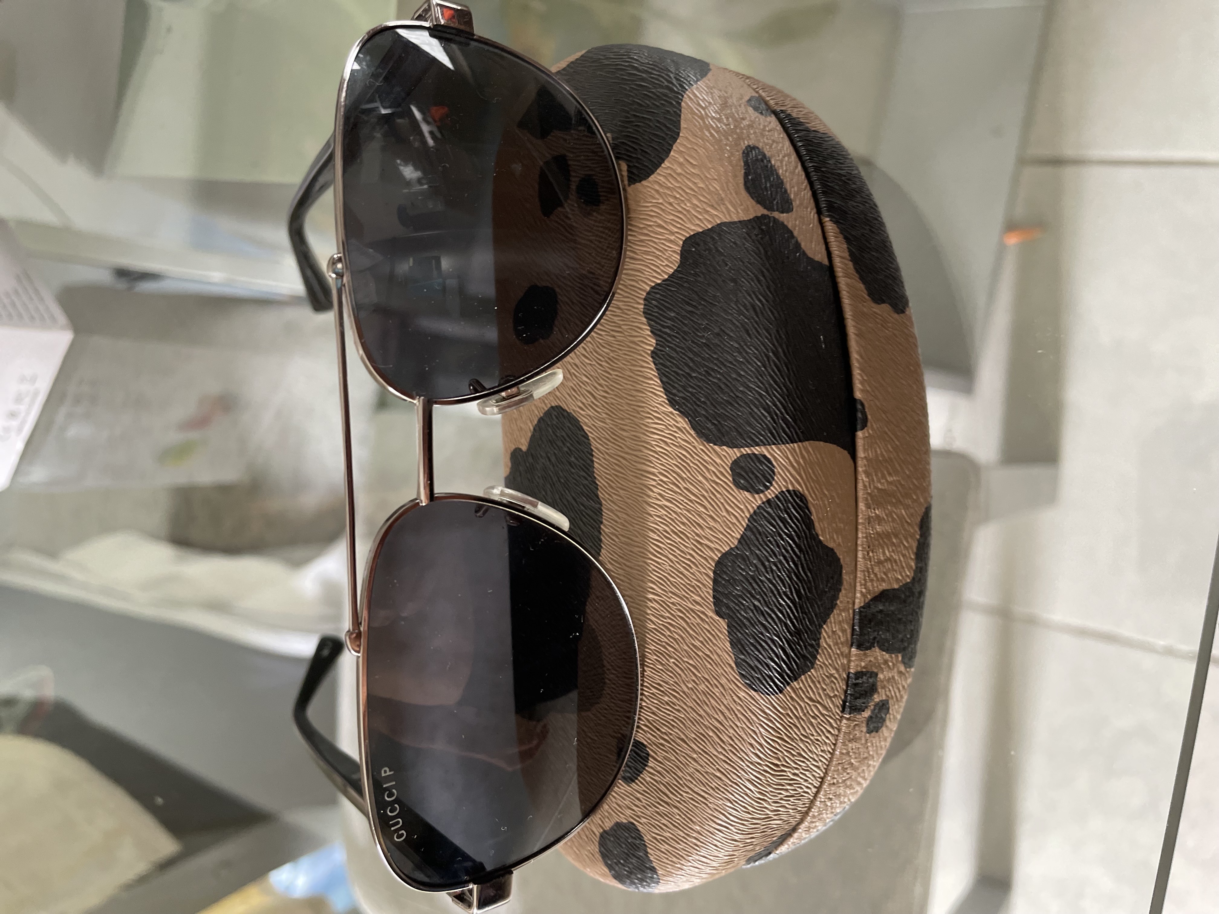 joyas, relojes y accesorios - Lentes de sol GUCCI  modelo GG0528S higuey
Leer abajo 1