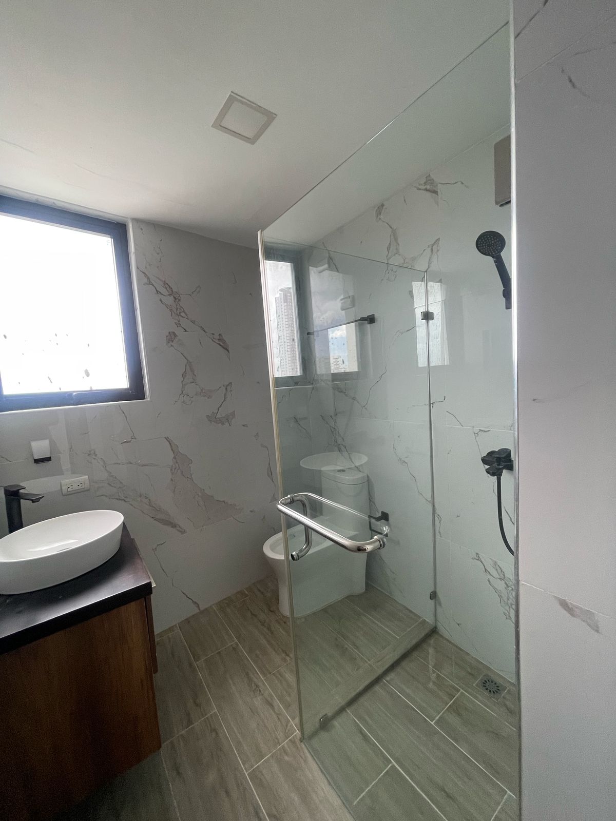 apartamentos - Alquiler Apartamento  Linea Blanca Av. Sarasota 7
