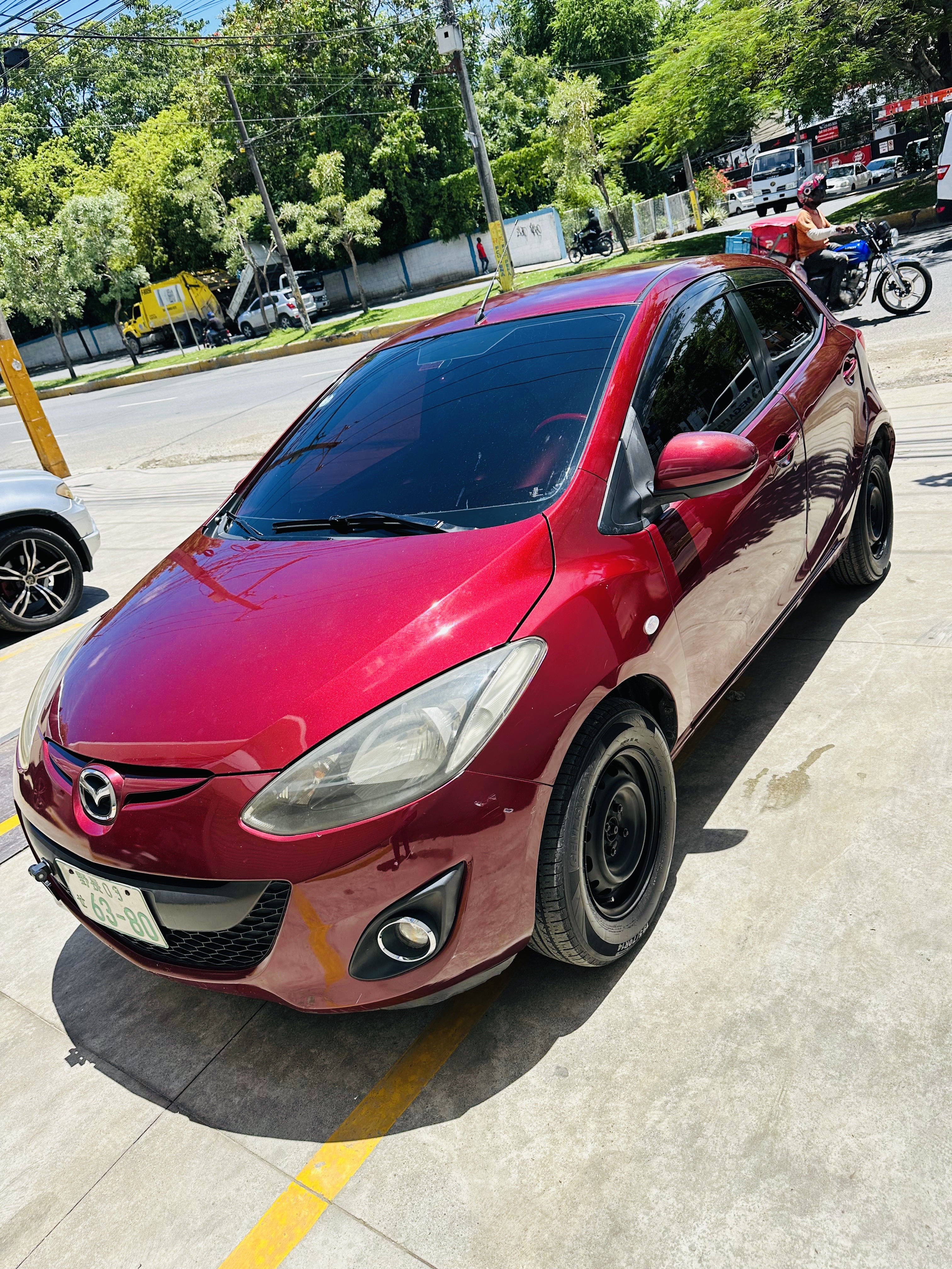 carros - Mazda Demio 2012  2