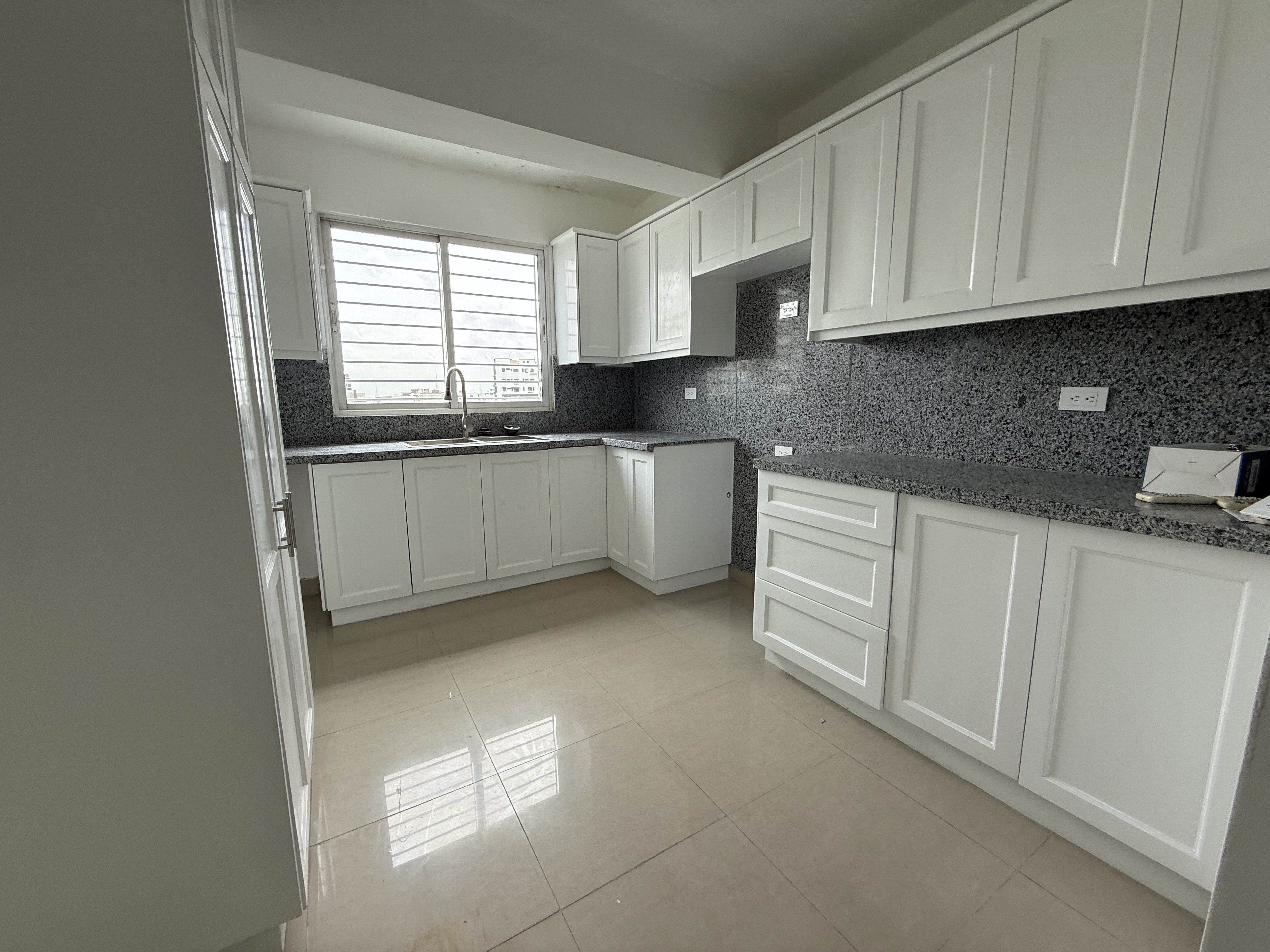 apartamentos - Alquilo apartamento en vergel 160 metro de apartam 3