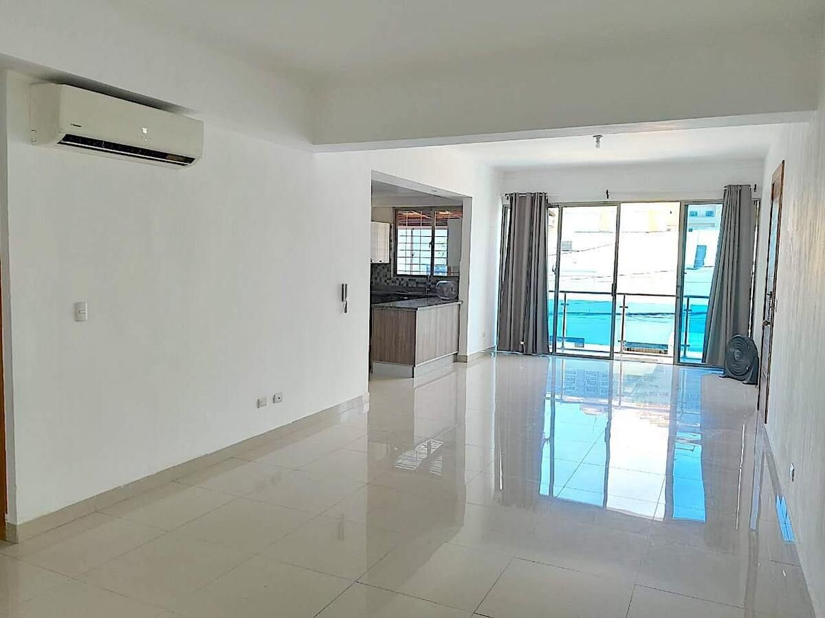 apartamentos - Apartamento en alquiler con amplia terraza . 5