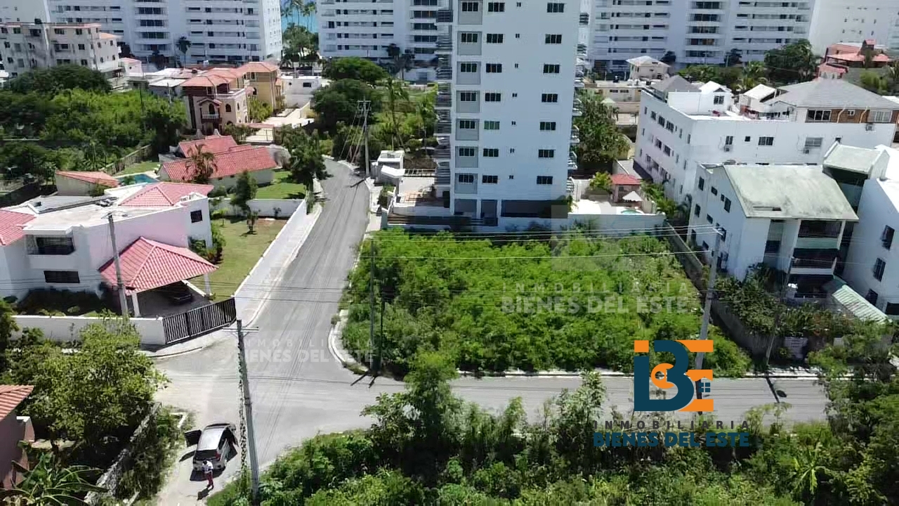 solares y terrenos - SE VENDE solar de 750 metros en Juan Dolio. 2