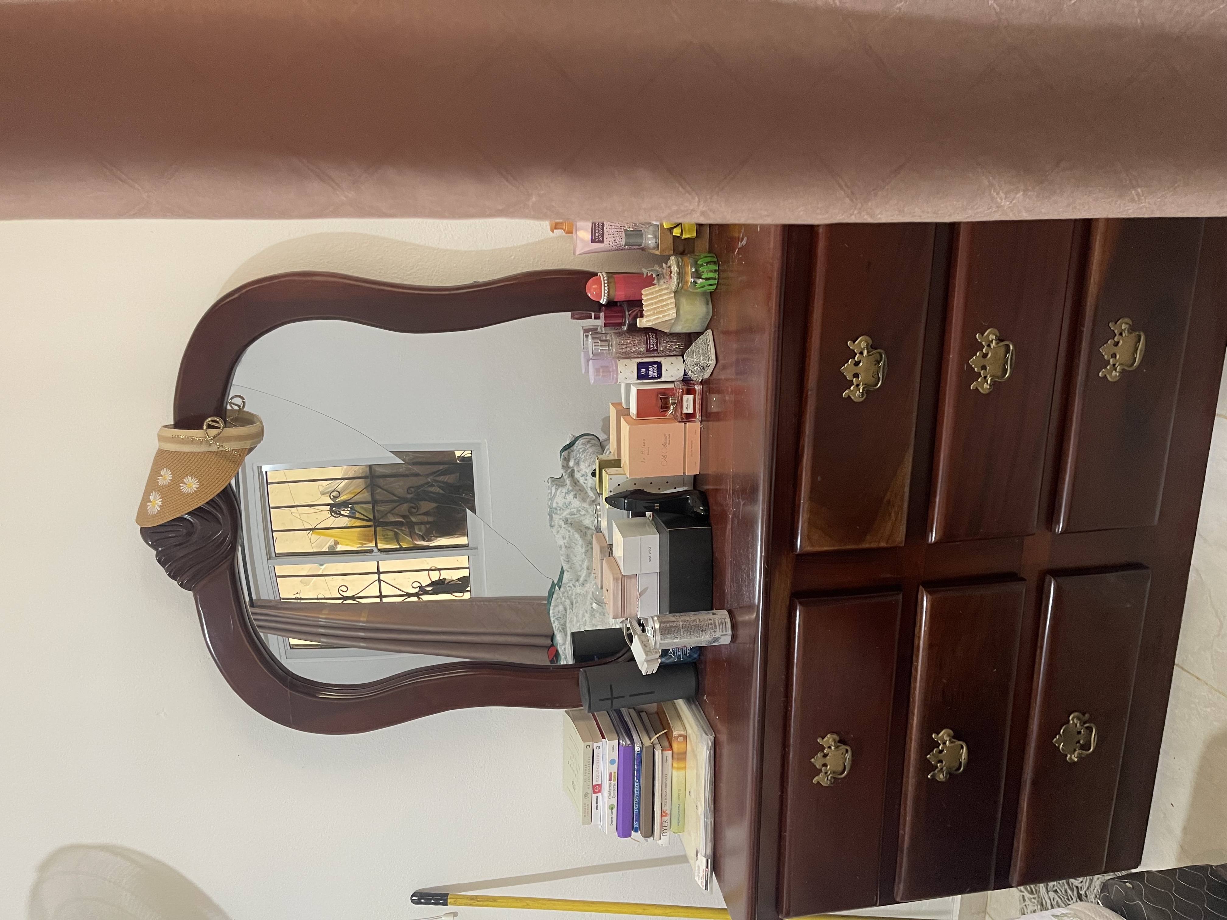 muebles y colchones - Gavetero en caoba.   1