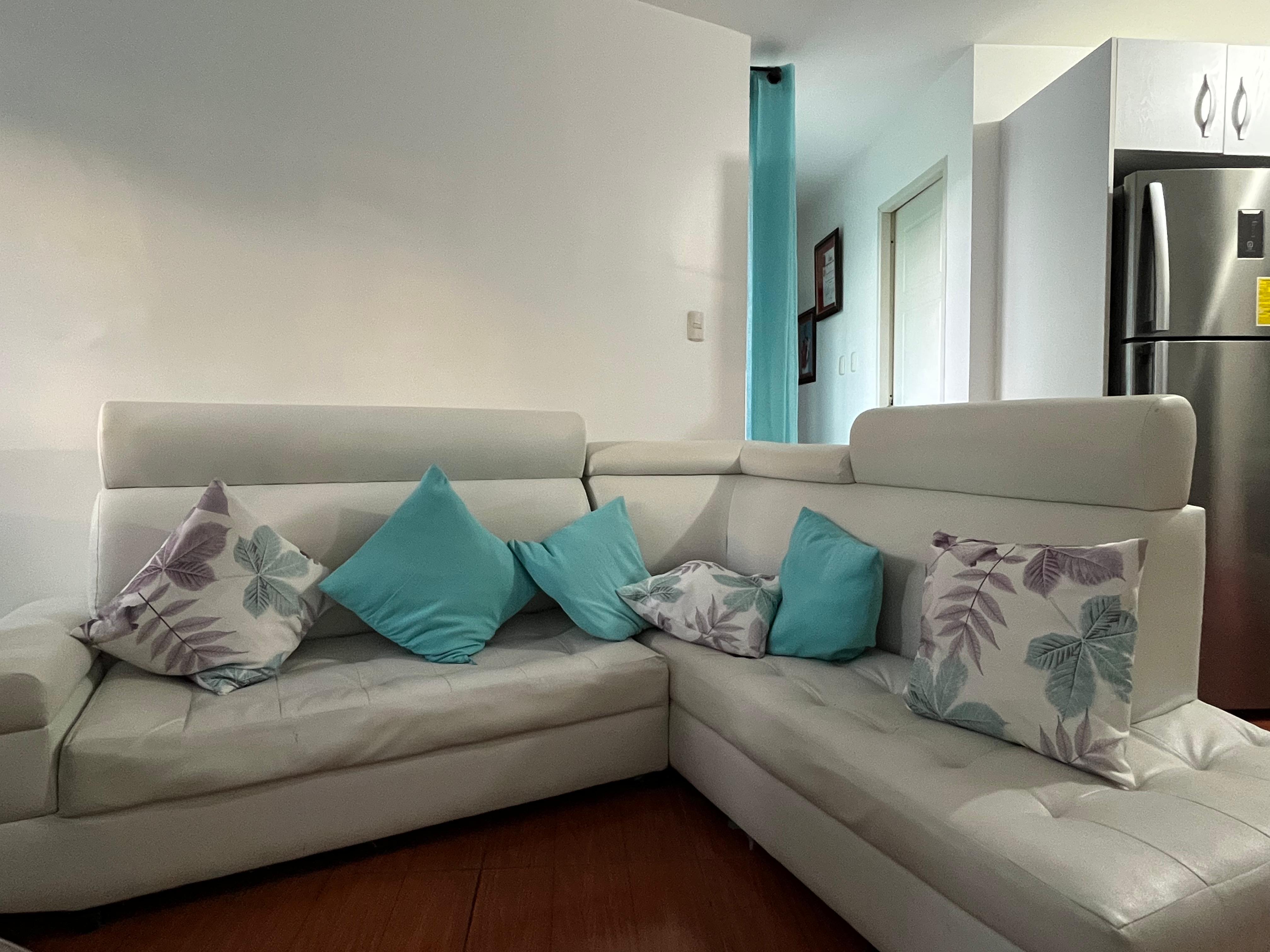 muebles y colchones - mesa con tope en cristal y 6 sillas mueble blanco en L y mesa centro italiana 3