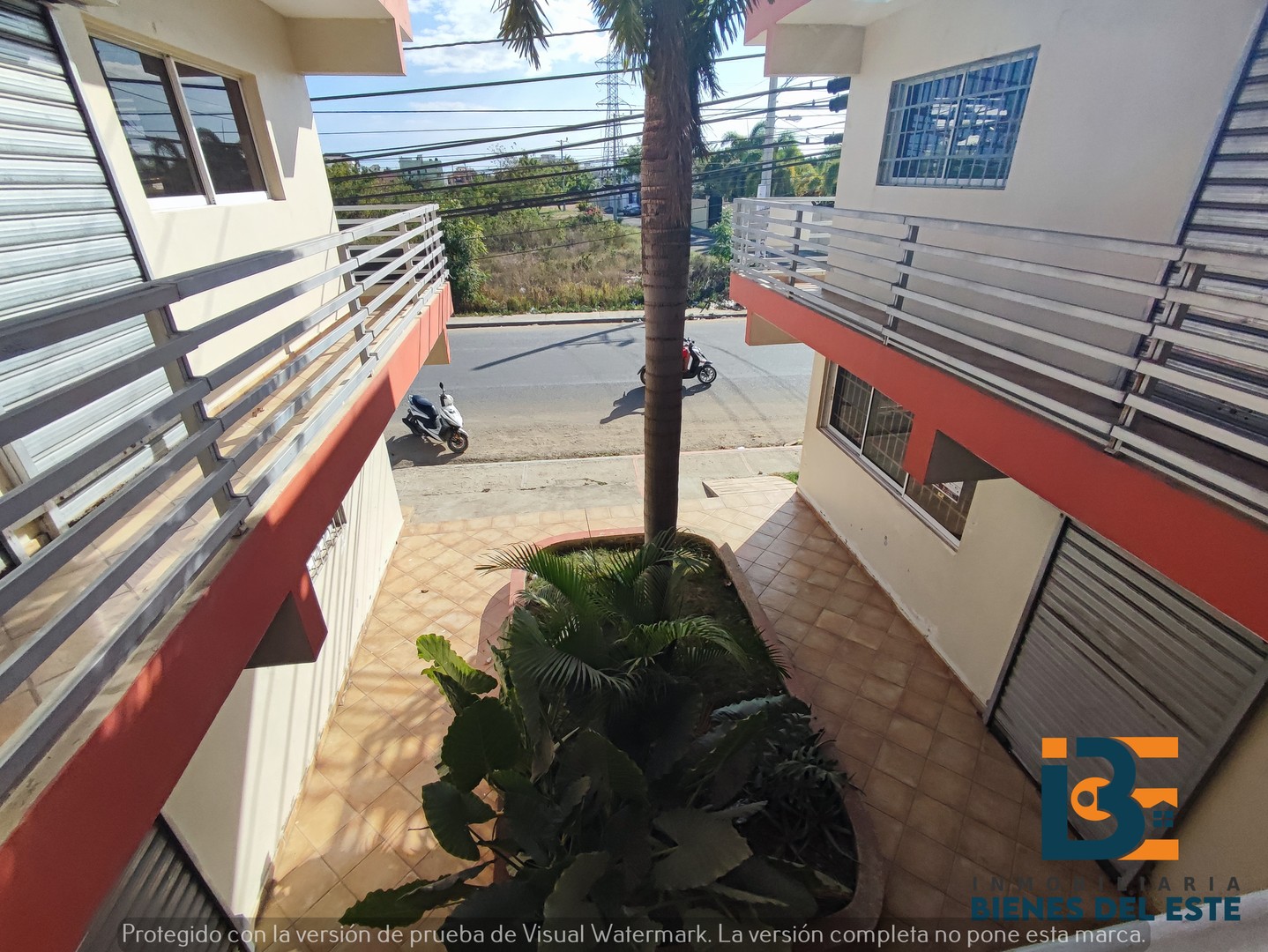 oficinas y locales comerciales - Locales Comerciales En Alquiler en La Entrada de Residencial Villa España.
 8