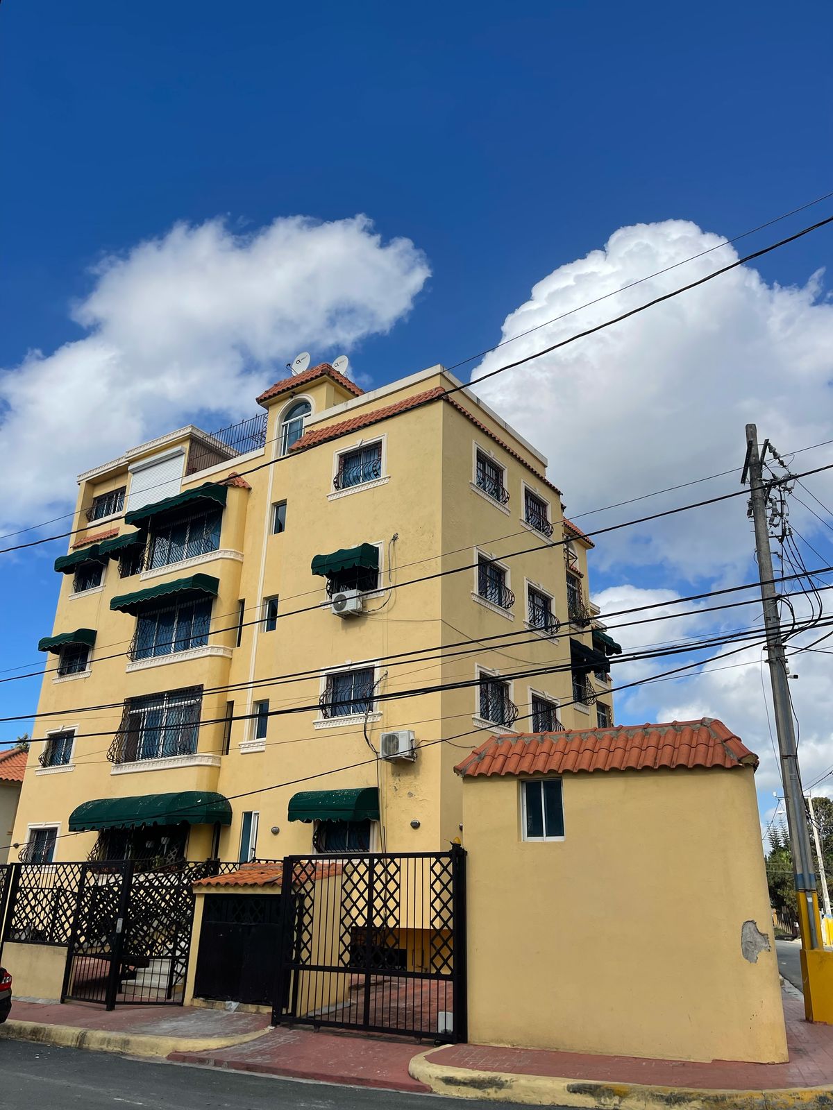 apartamentos - PENTHOUSE EN VENTA REPARTO LOS TRES OJOS CENTRICO 
