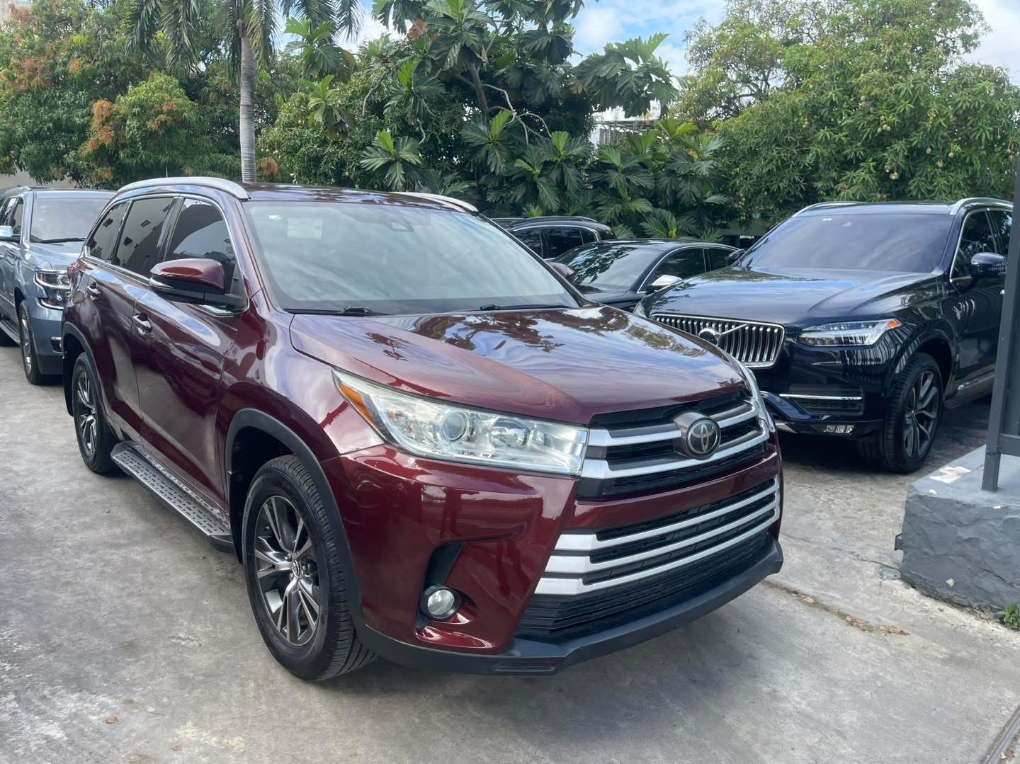 jeepetas y camionetas - TOYOTA HIGHLANDER LE 2017 1
