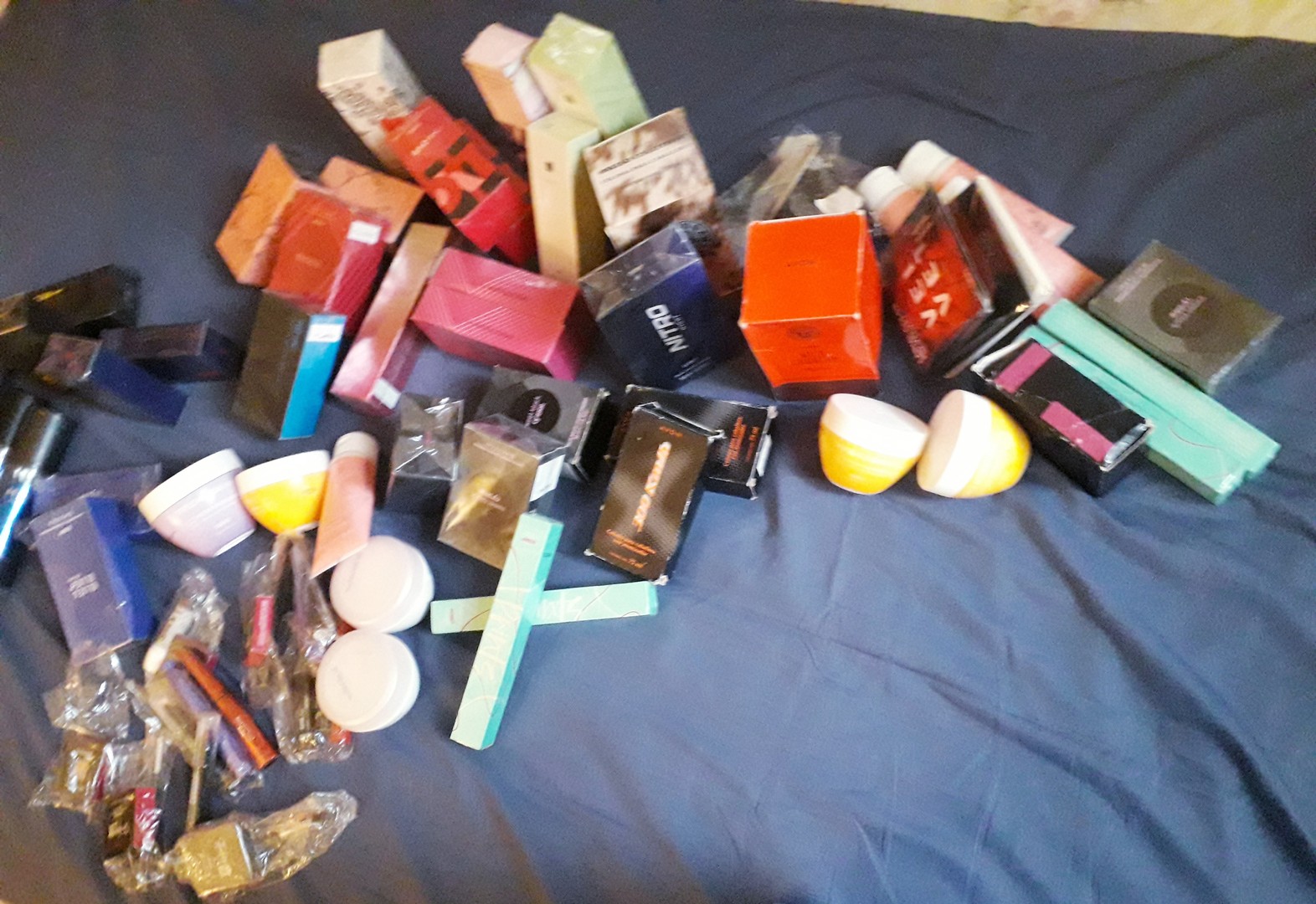 joyas, relojes y accesorios - PERFUMES y Productos de Belleza  L BELL ESIKA Y AVON Y Cyzone, de Oportunidad 1