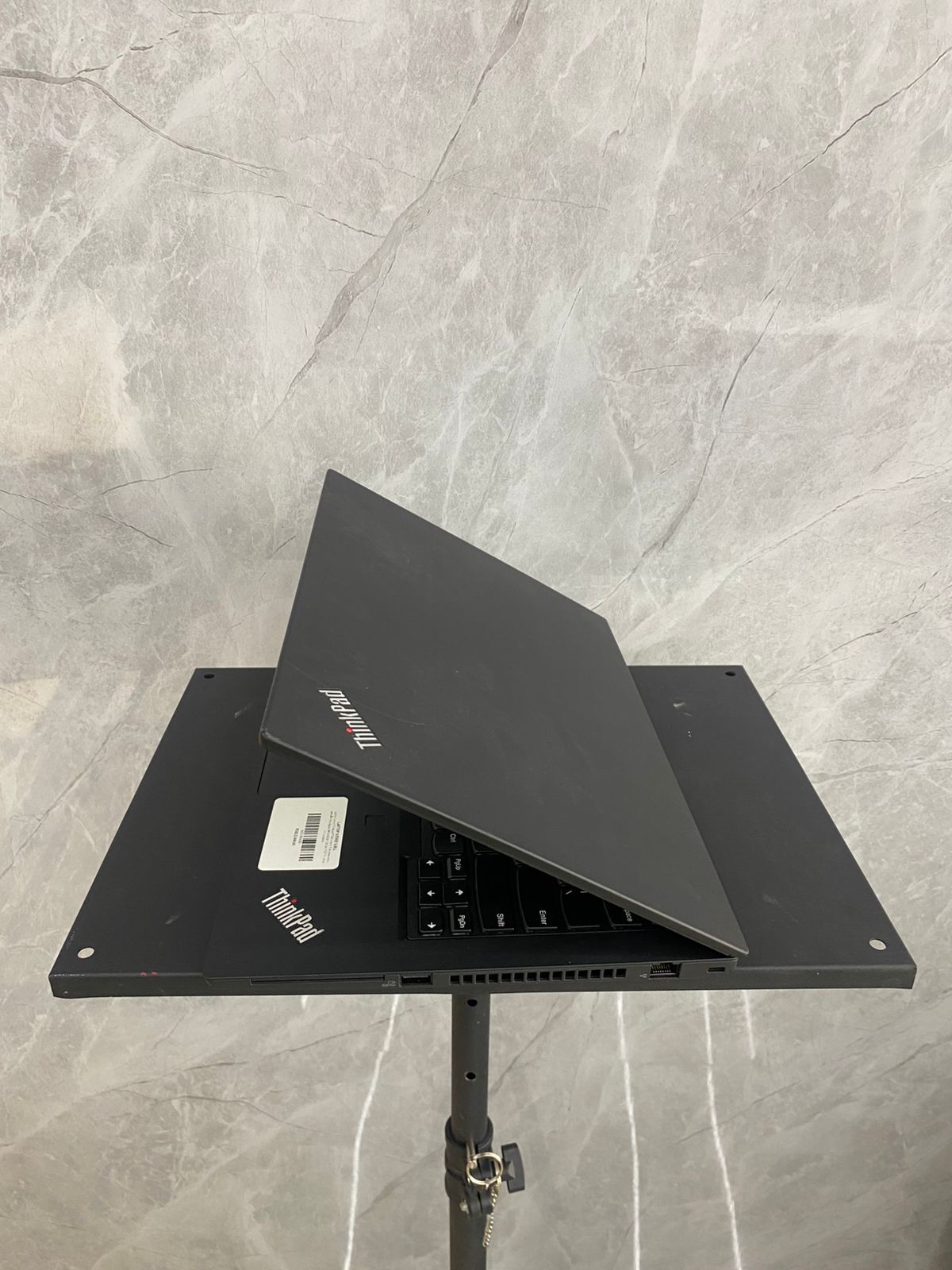 computadoras y laptops - Laptop Lenovo ThinkPad T490 14 i7 8TH gen 16GB RAM 1
