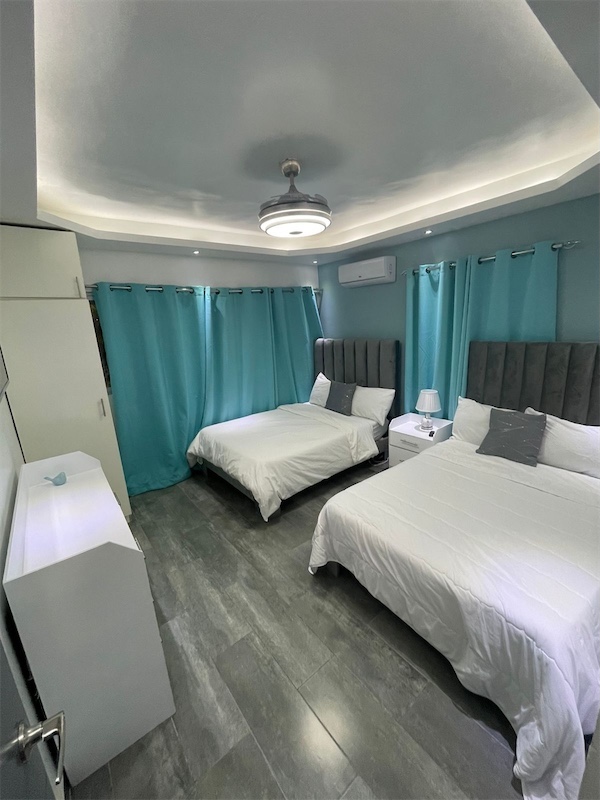 casas vacacionales y villas - Venta de Villa con piscina en Juan Dolio zona turística 3