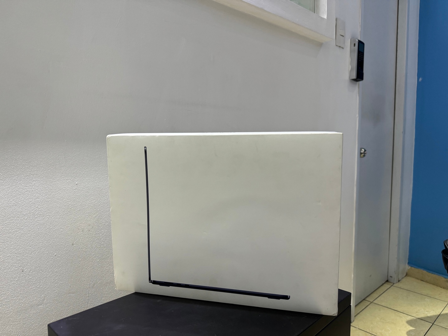 computadoras y laptops - MacBook Air 15 - inch M2 Apple chip| 256GB SSD | 8GB Ram Nueva Sellada  0