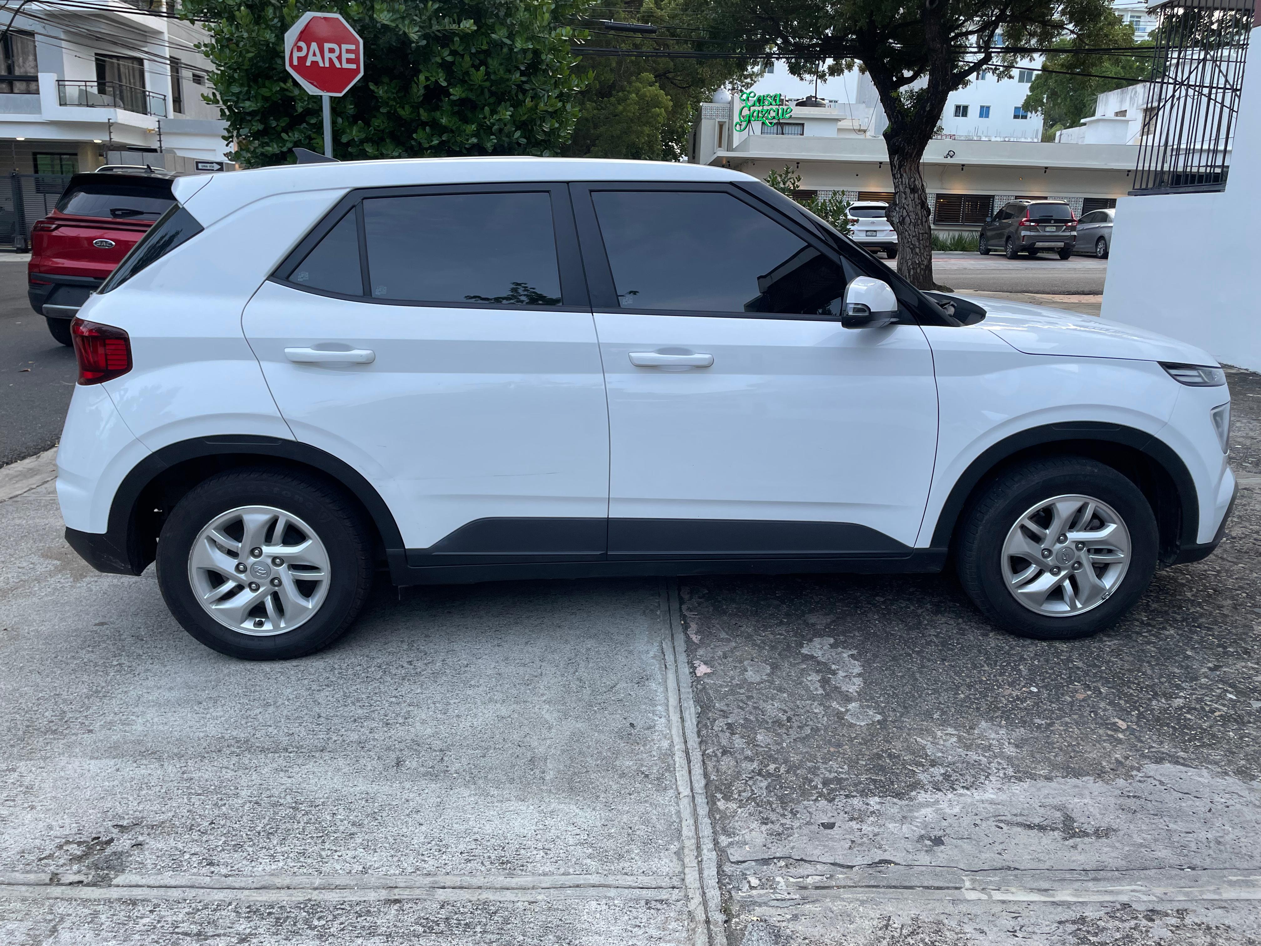jeepetas y camionetas - Hyundai Venue- 1 dueño - Apple CarPlay Inalámbrico 3