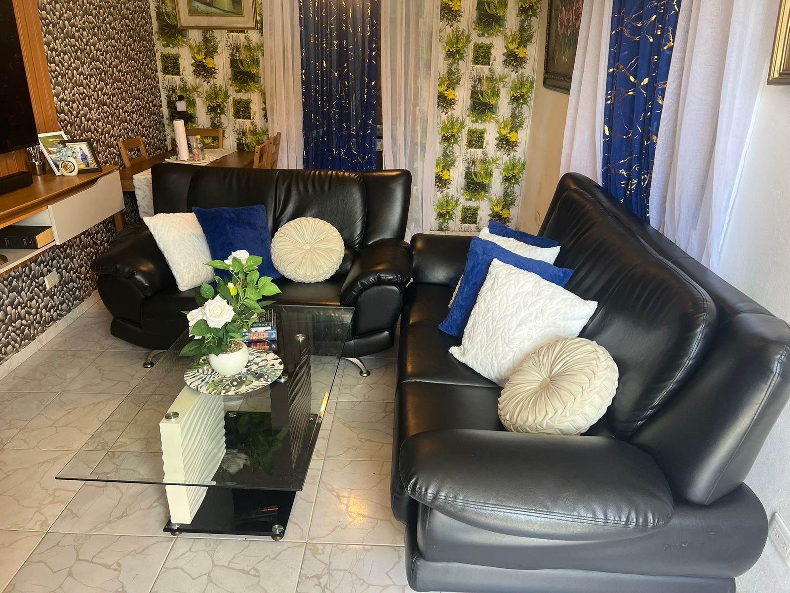 muebles y colchones - muebles negros y mesita  3