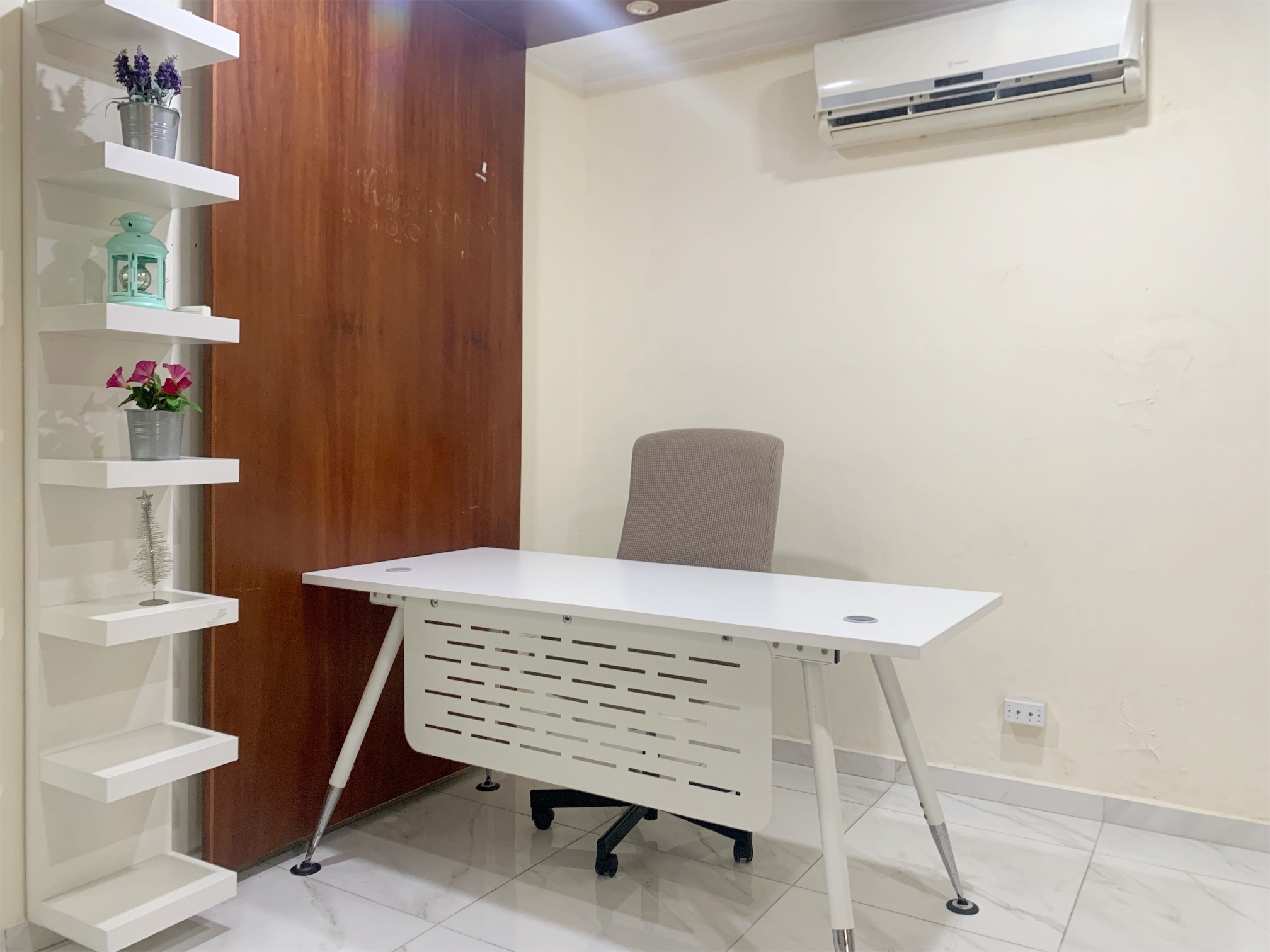 oficinas y locales comerciales - Propiedad alquiler amoblada  3