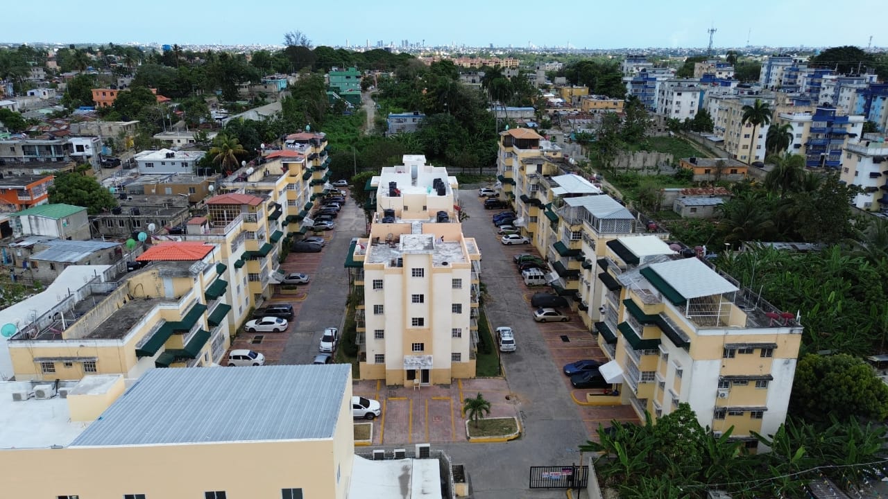 apartamentos - ¡APARTAMENTO EN VENTA EN LA AVENIDA CHARLES!
Precio: RD$4,500,000 0