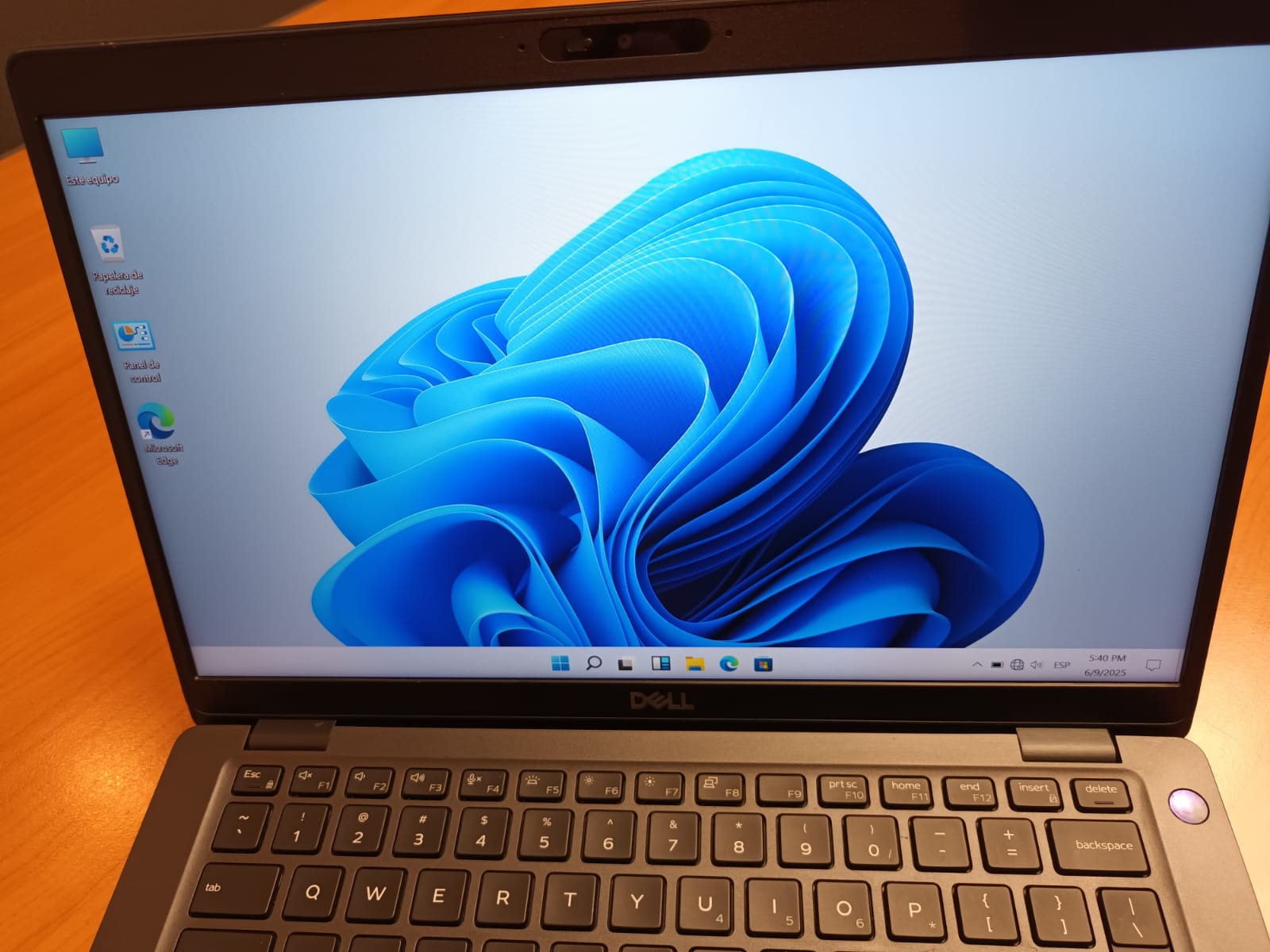 computadoras y laptops - Laptop Dell 5400 i5 de 8va Gen, 16GB Mem, 256 SSD 2