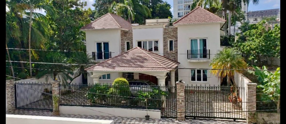 casas - Casa Amplia en Cerros de Gurabo
