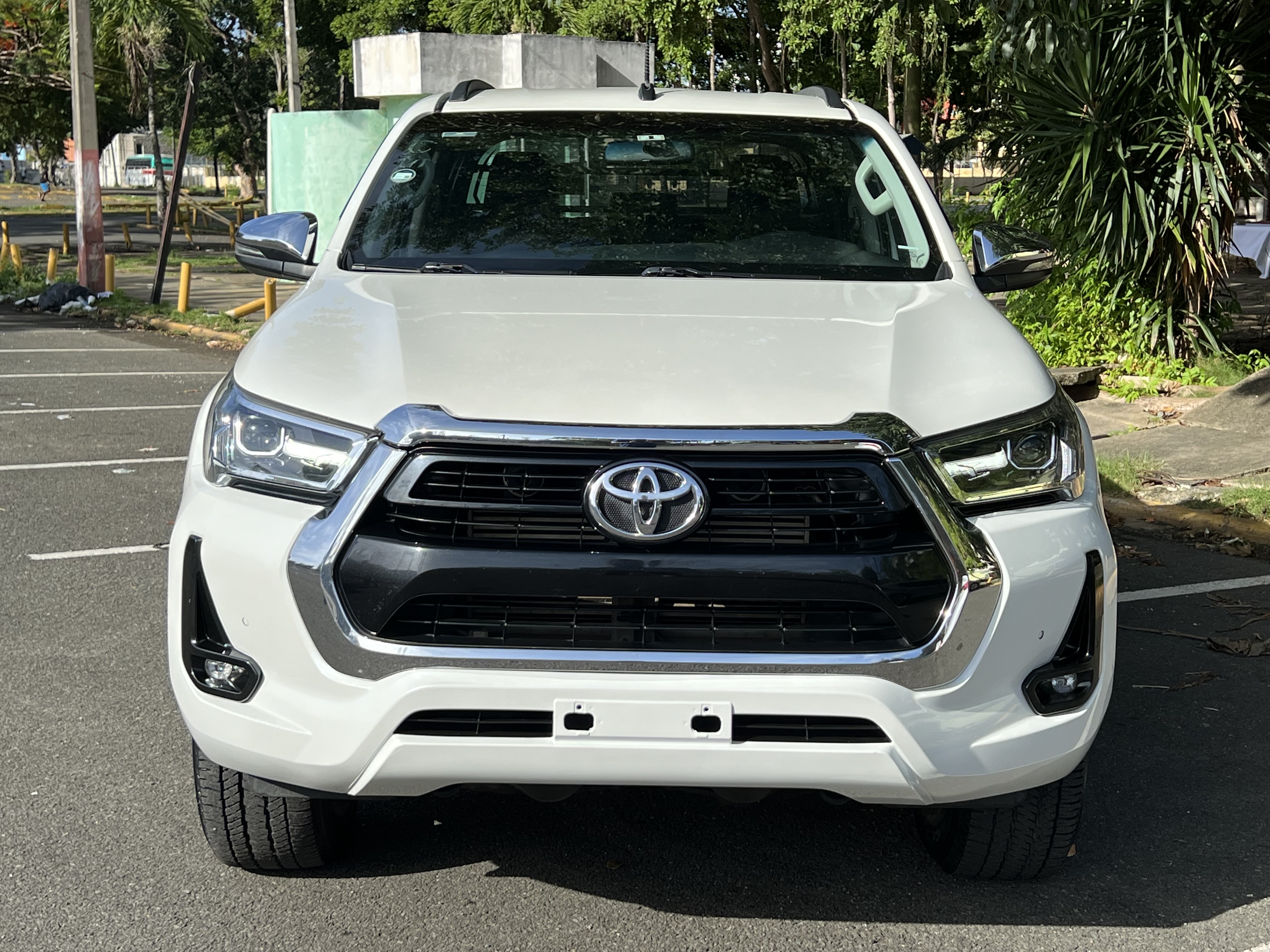 jeepetas y camionetas - TOYOTA HILUX 2022 LIMITED 4X4
40,411 KMS
UNICO DUEÑO
SIN INTERMEDIARIO 2