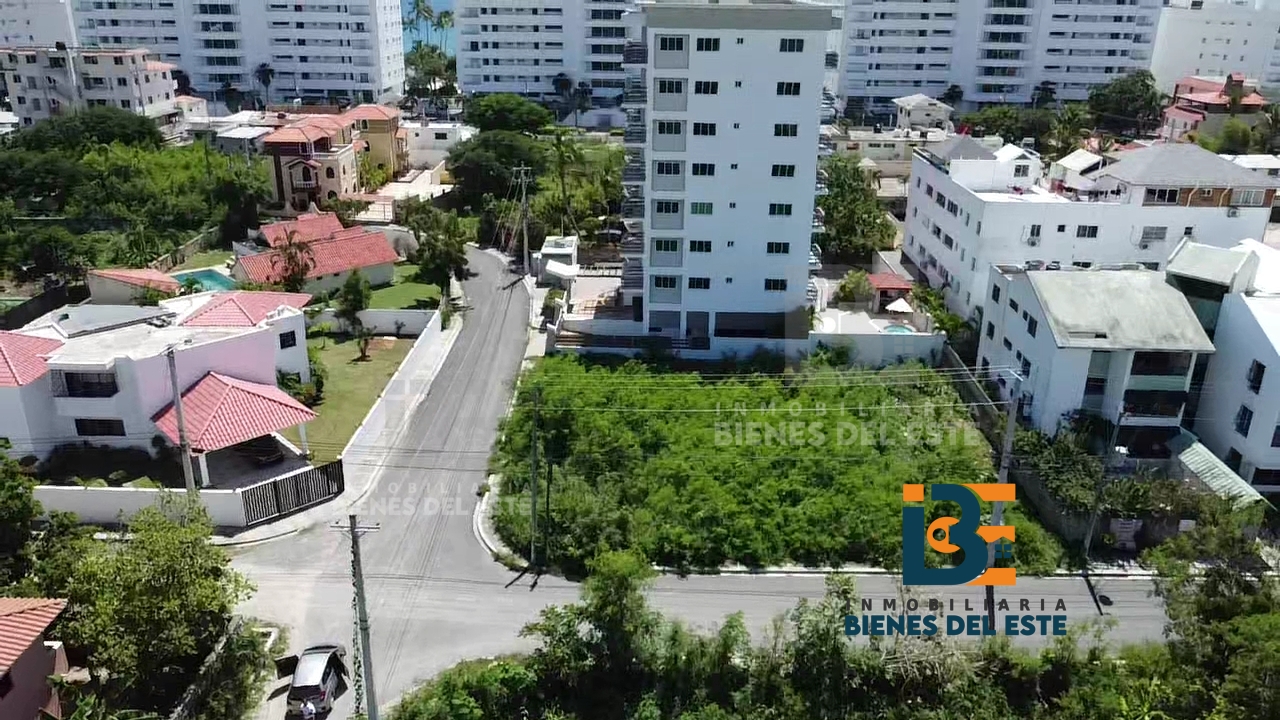 solares y terrenos - SE VENDE solar de 750 metros en Juan Dolio. 3