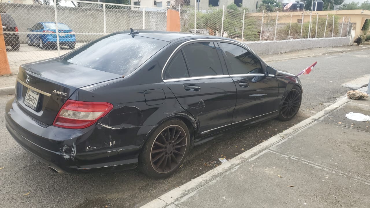 carros - Mercedes Benz c300 buenas condiciones. 6