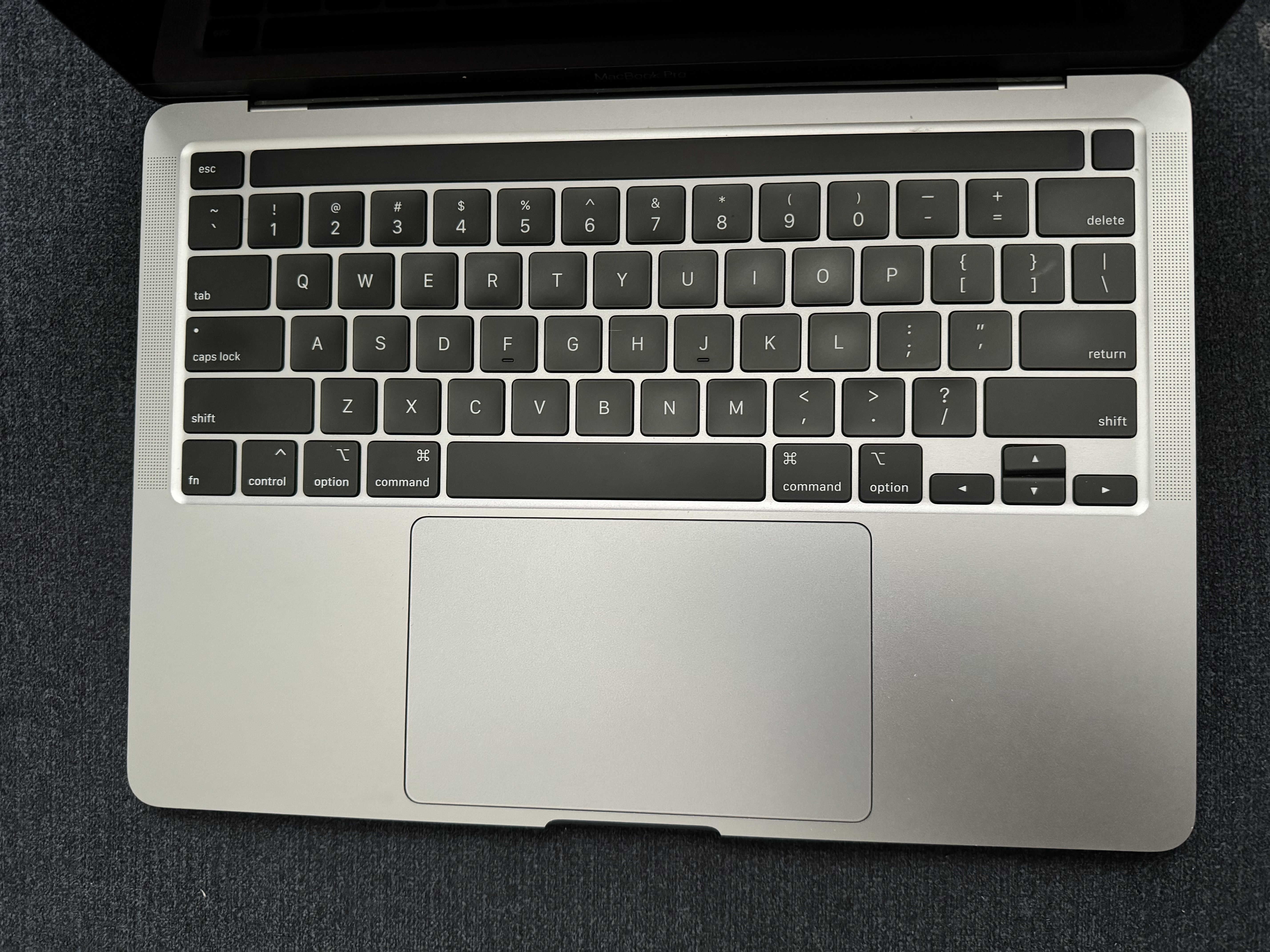 computadoras y laptops - SE VENDE MACKBOOK PRO 2020 , NEGOCIABLE. 4