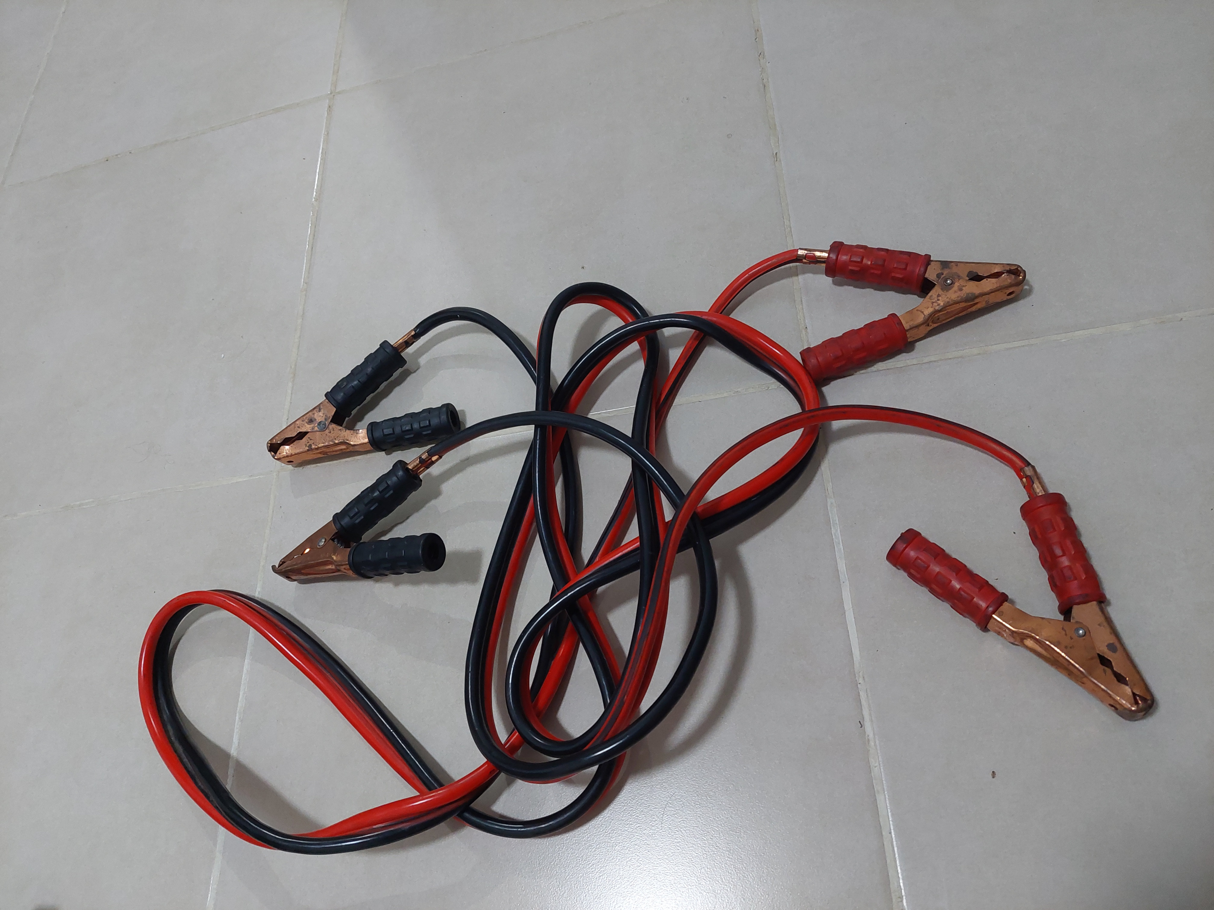 accesorios para vehiculos - Gato Hidraulico
Llave de ruedas nueva
Cables de Jumpear vehiculo 7