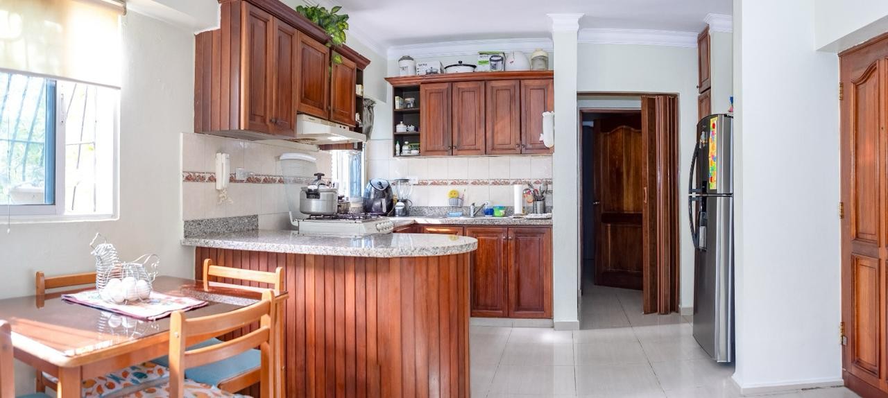 apartamentos - 🚨Vendo apto. clasico, Gazcue, 1hab RD$5,500,000🚨

✅ 2do piso
✅ 50mts neto
✅1 p 1