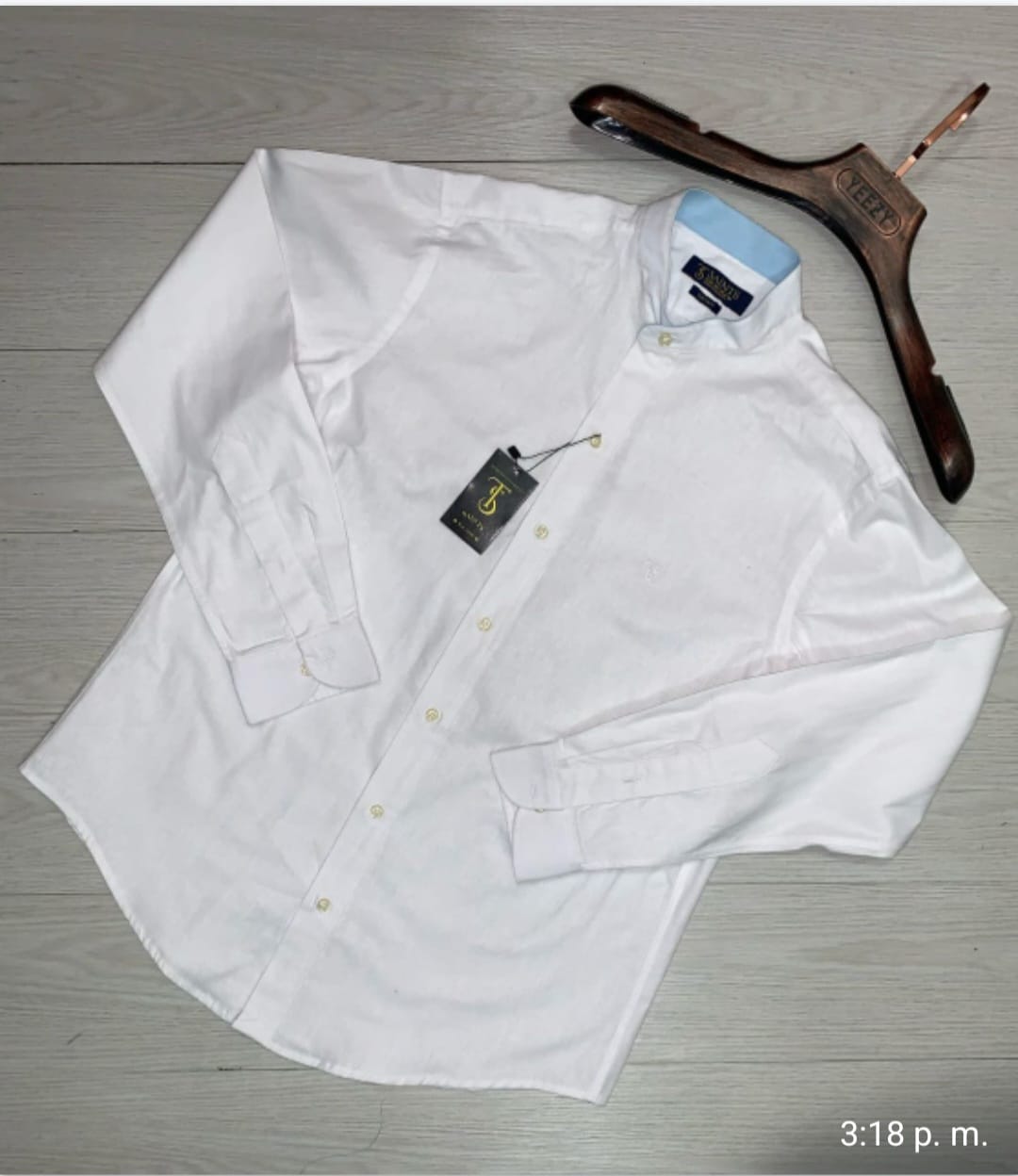 ropa para hombre - Camisa blanca en lino marca Saints, cuello chino
