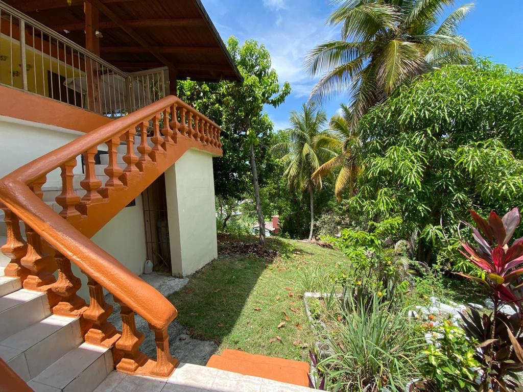 casas vacacionales y villas - Venta de finca con 3000mts y piscina a 3min de operaciones manoguyano  1