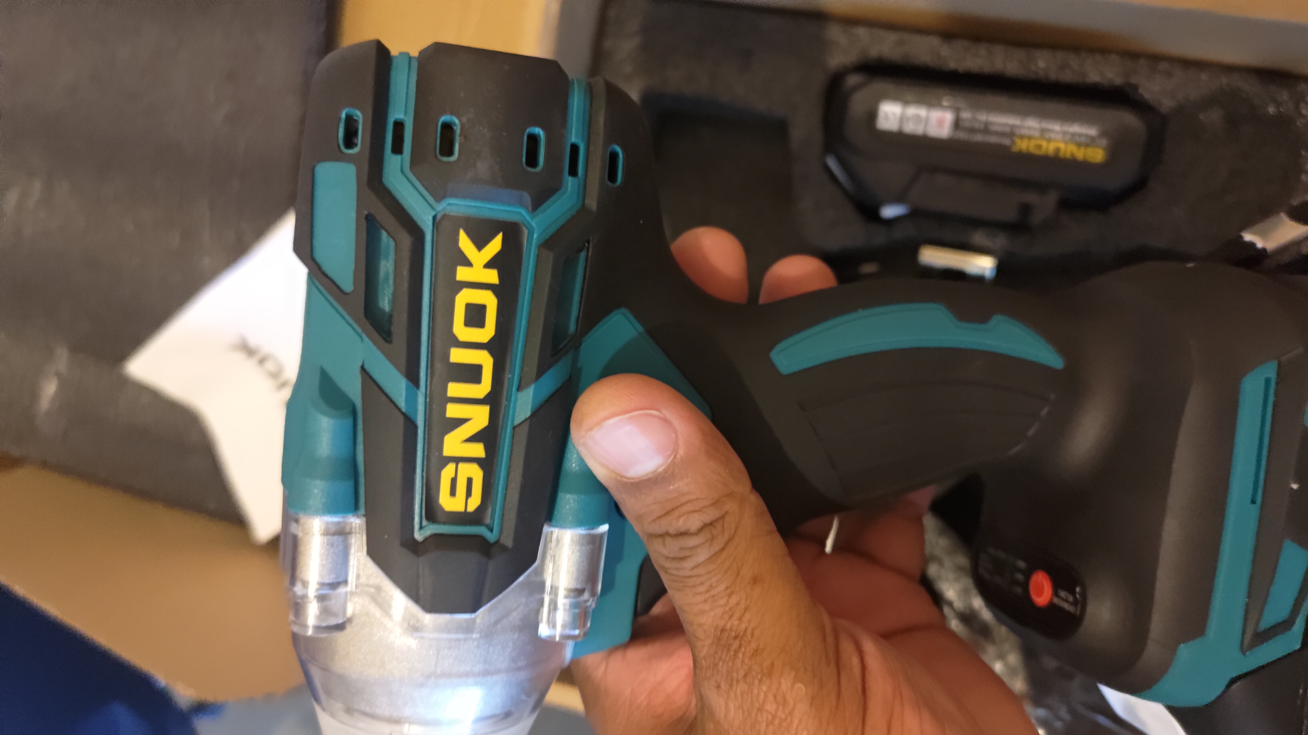 herramientas, jardines y exterior - Llave impacto con dos batería y su cargador 5
