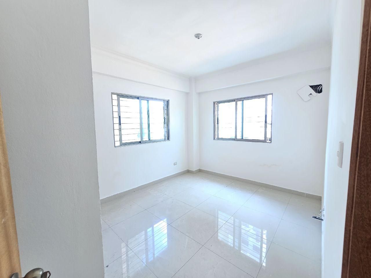 apartamentos - Apartamento en el Millón 2do nivel con terraza  8