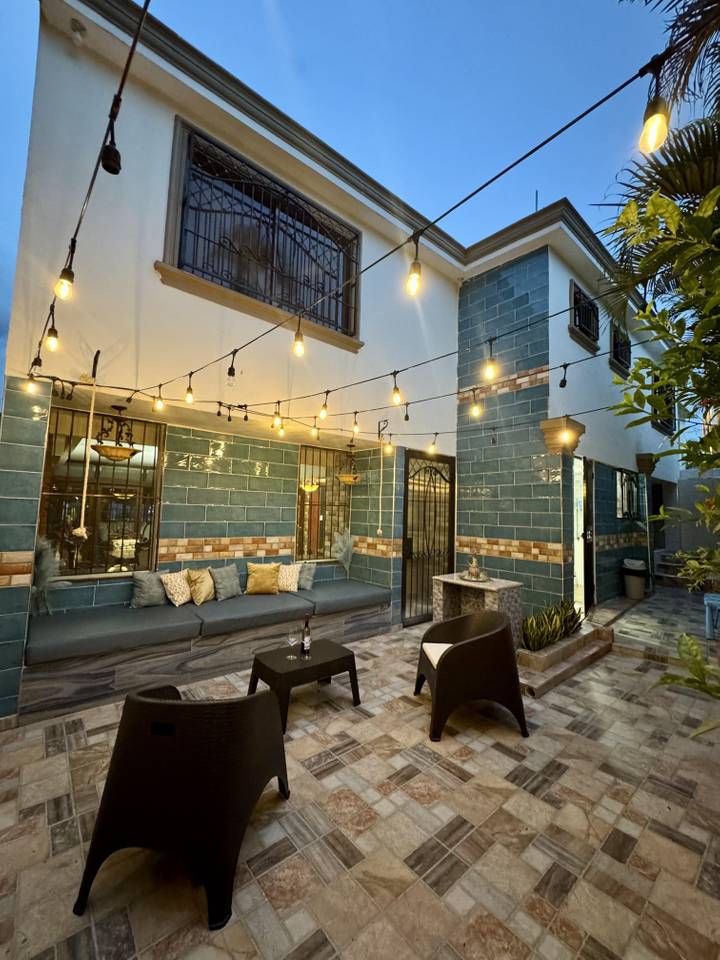 casas - Espaciosa casa de 2 niveles en venta  1