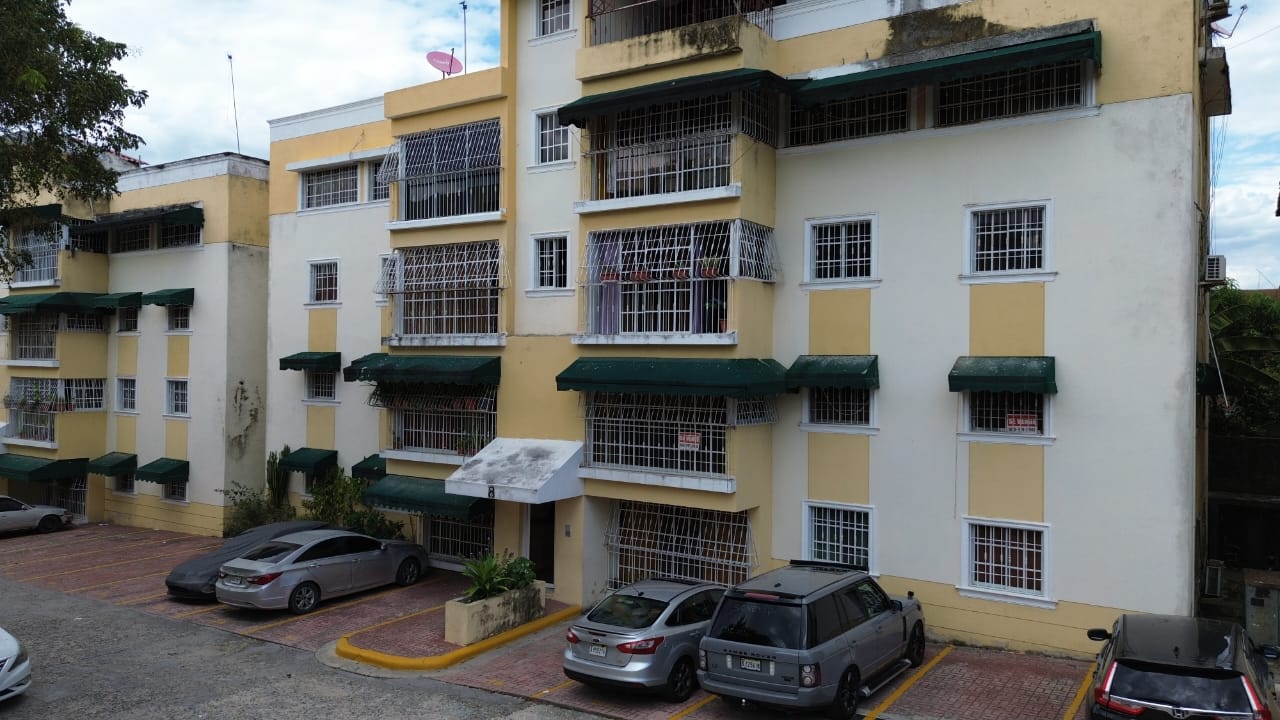 apartamentos - ¡APARTAMENTO EN VENTA EN LA AVENIDA CHARLES!
Precio: RD$4,500,000 1