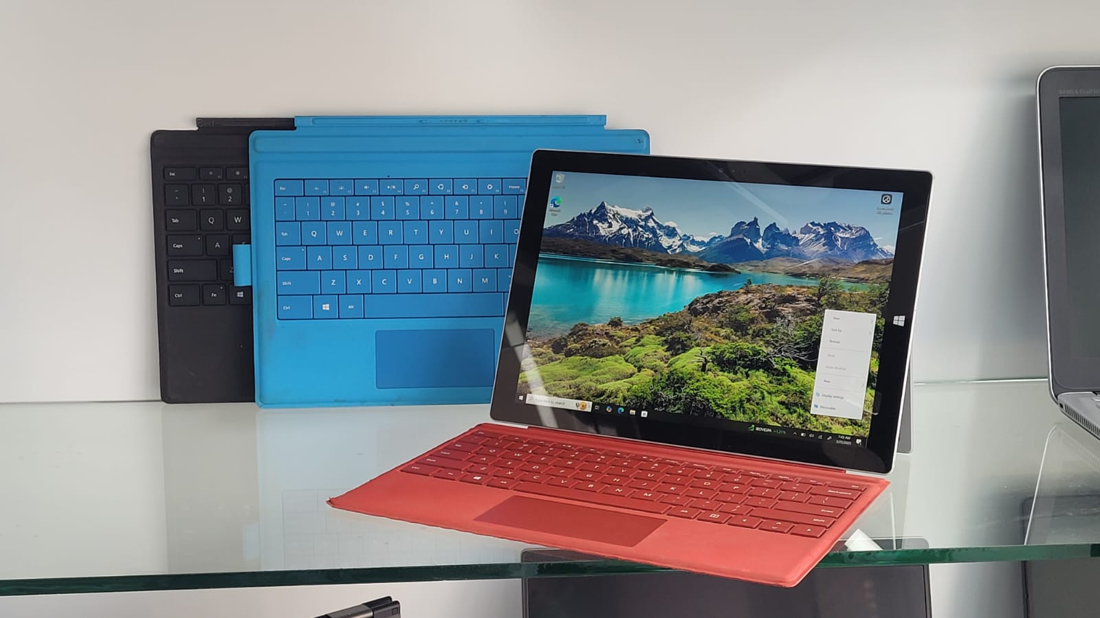 computadoras y laptops - MICROSOFT SURFACE CON TECLADO PORTATIL DISPONIBLE 1