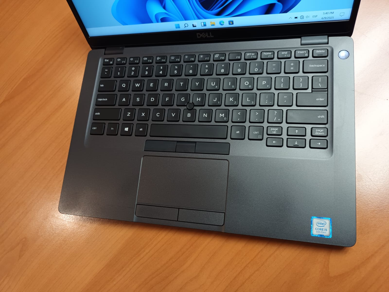 computadoras y laptops - Laptop Dell 5400 i5 de 8va Gen, 16GB Mem, 256 SSD 3