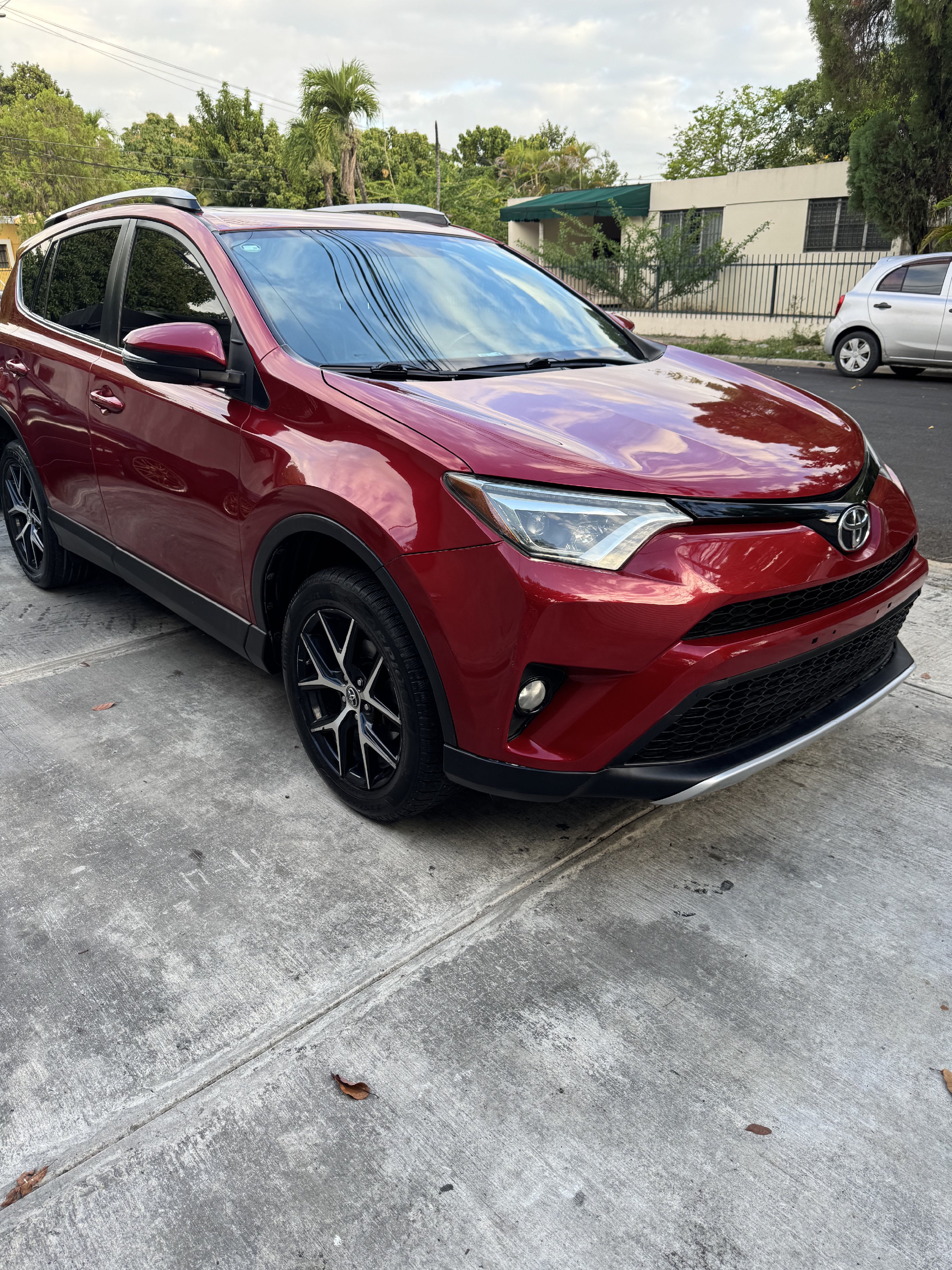 jeepetas y camionetas - Vendo Jeepeta Rav4 SE 2016 1