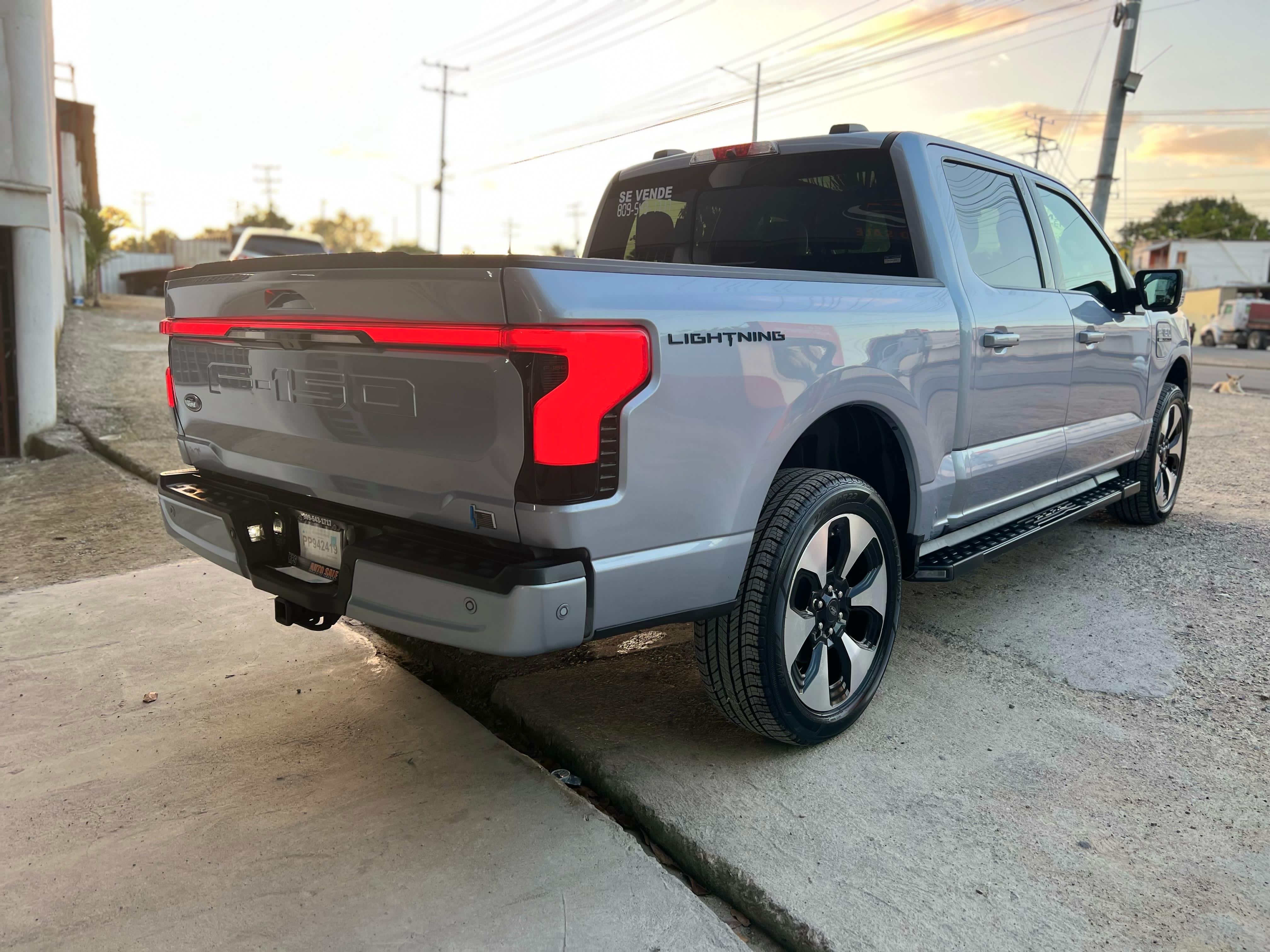 jeepetas y camionetas -  Ford F-150 Lightning Platinum 2022 7