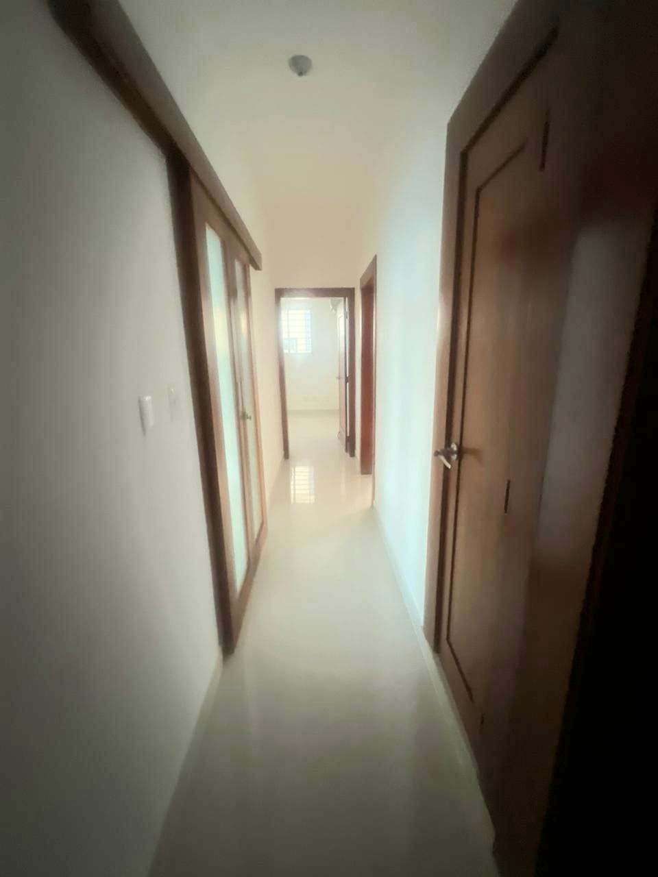 apartamentos - Apartamento 2do Nivel en La Esmeralda  3