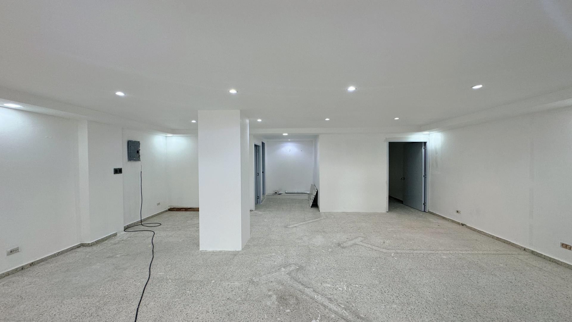 oficinas y locales comerciales - RENTO LOCAL COMERCIAL PROXIMO A PUCMM AV. ESTRELLA SADHALA SANTIAGO 5