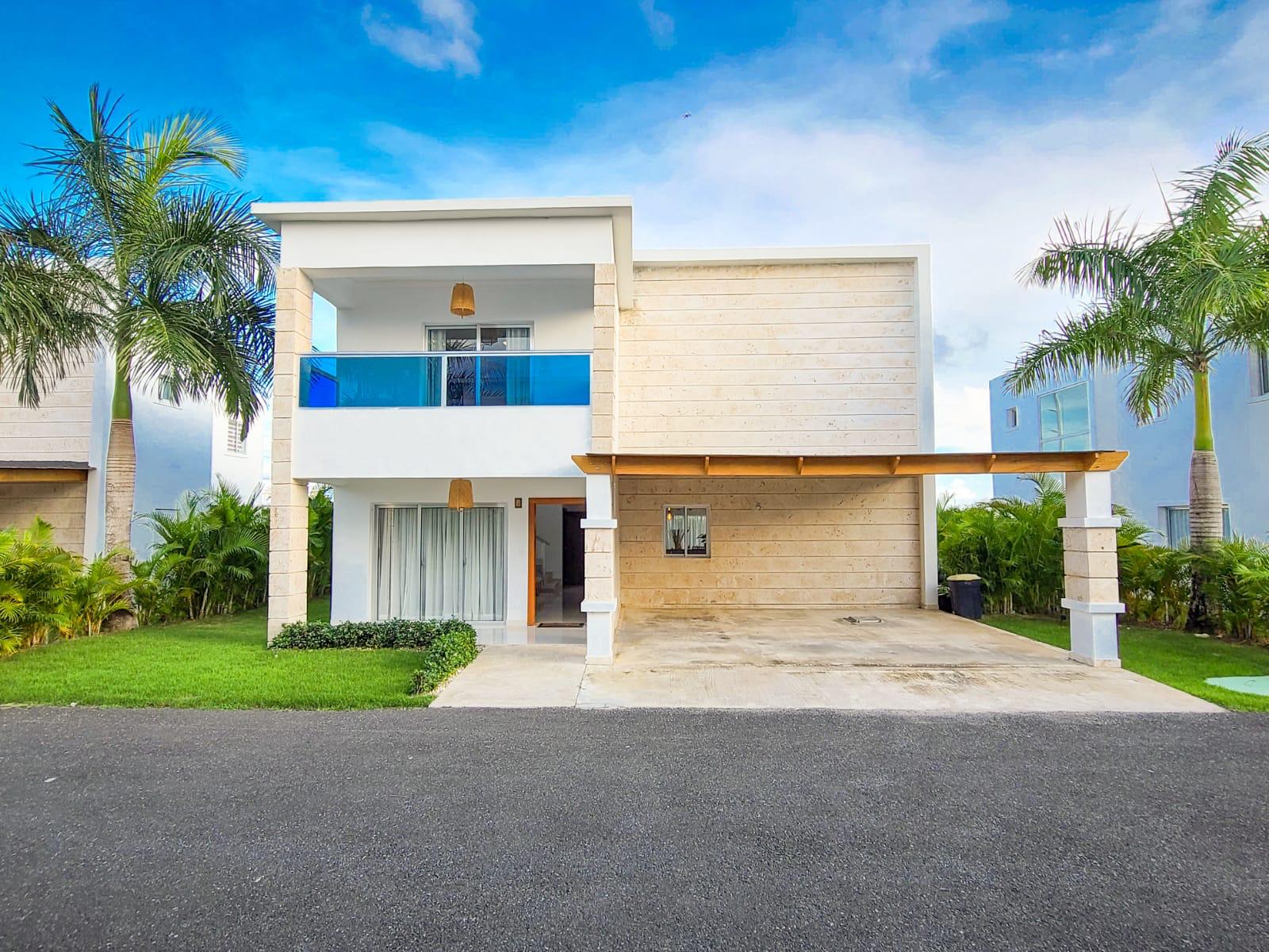 casas vacacionales y villas - Moderna casa amueblada en alquiler en Bávaro 0