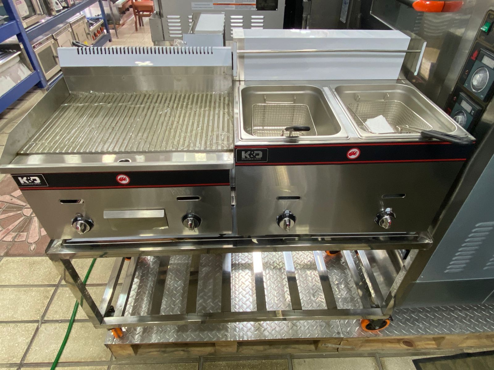 equipos profesionales - Mueble Combinado de Plancha y Freidor Doble con Ba 0